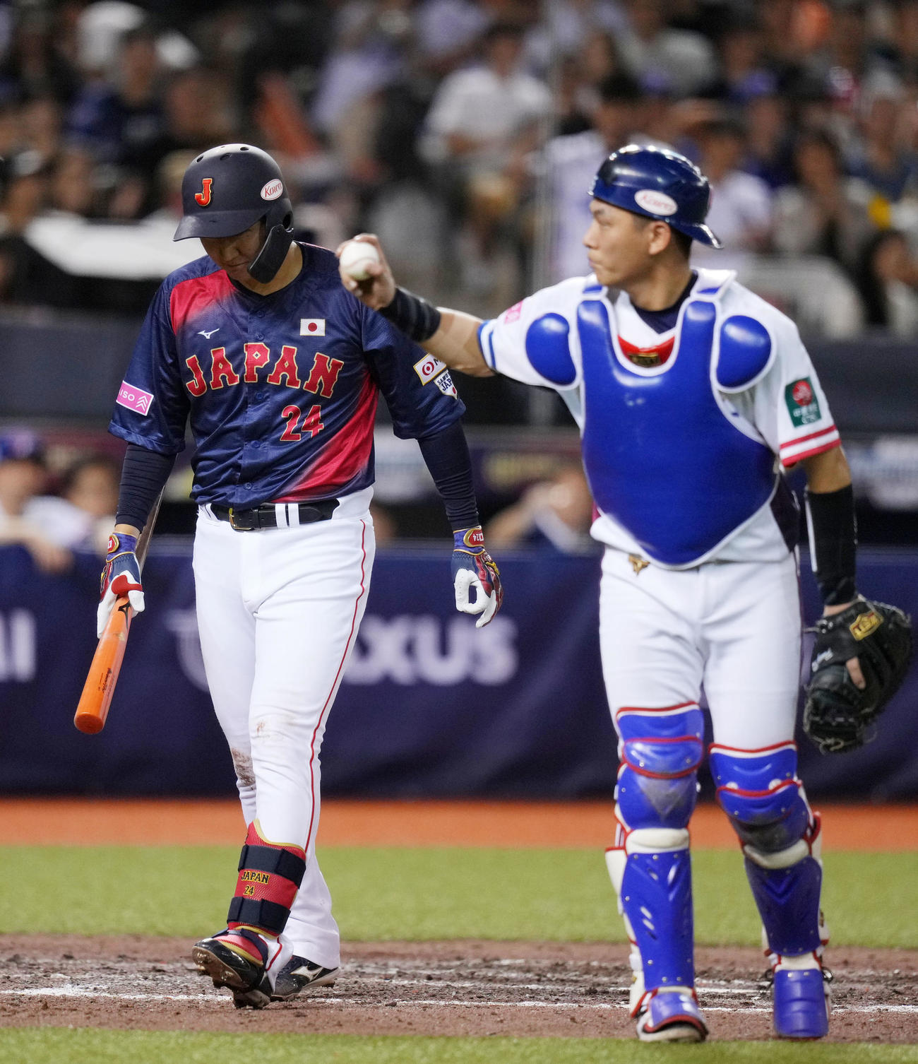 日本対台湾　6回表日本無死一、二塁、スリーバントを失敗する紅林（撮影・横山健太）