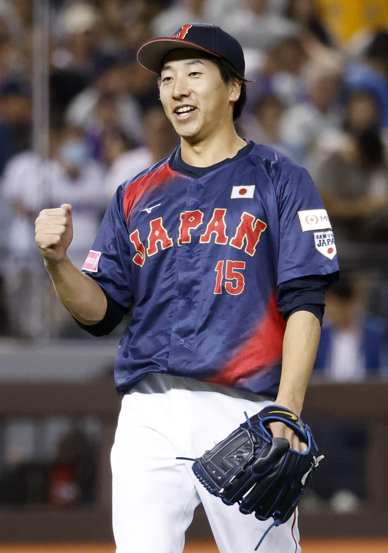 台湾に勝利し、ガッツポーズする大勢（共同）