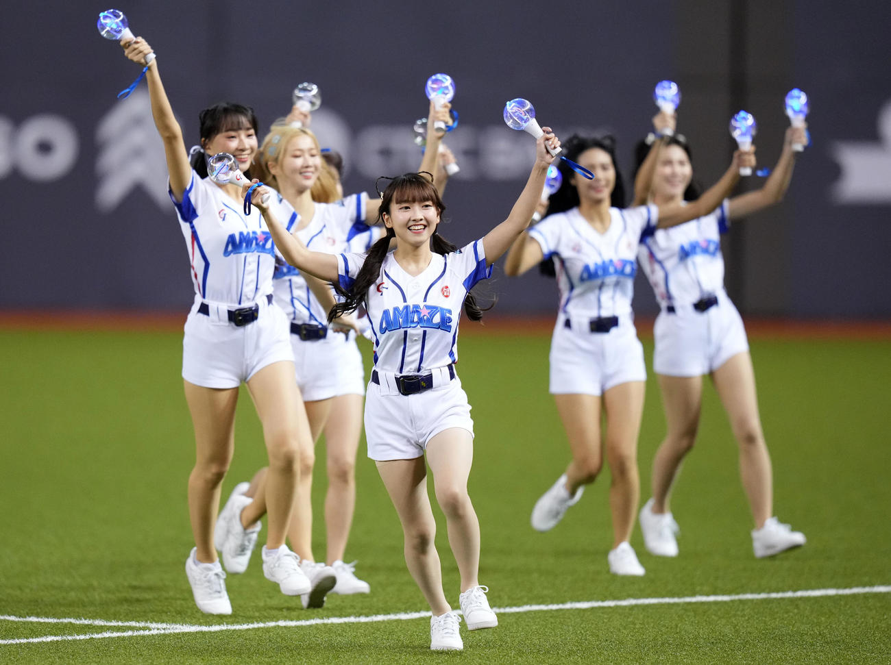 日本対台湾　会場を盛り上げる台湾チアガール（撮影・横山健太）