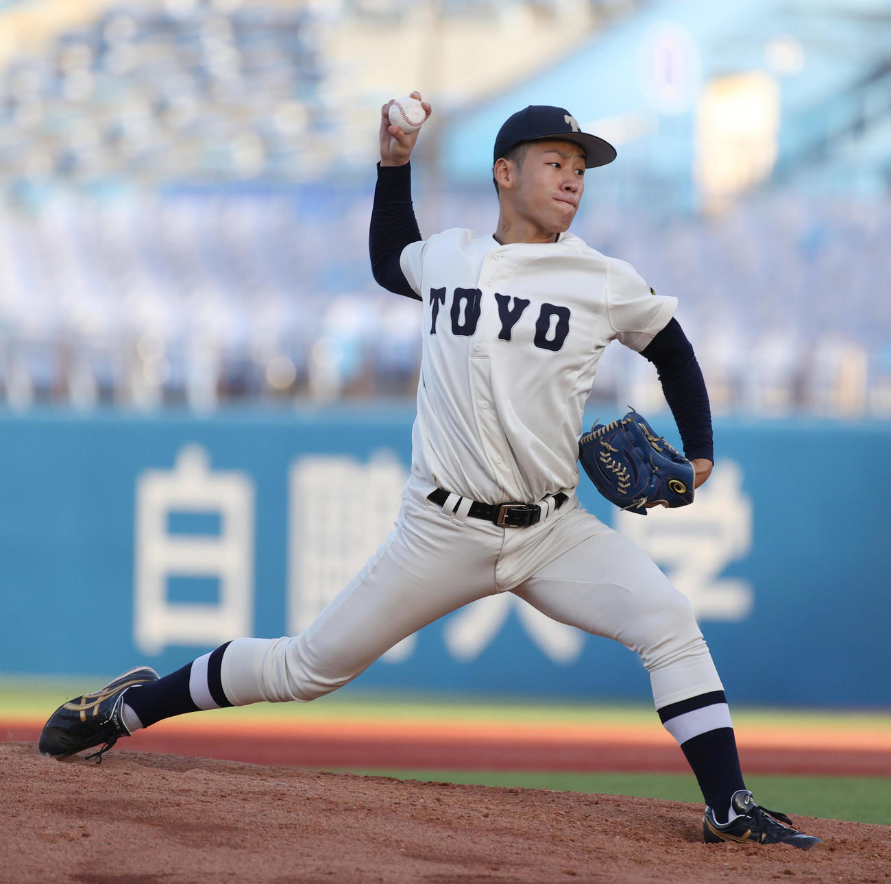 東都大学野球1、2部入れ替え戦　東洋大対東農大、先発した東洋大・岩崎（撮影・柴田隆二）