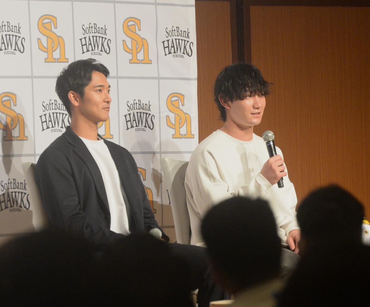 トークショーに参加したソフトバンク正木（右）と柳町（撮影・佐藤究）