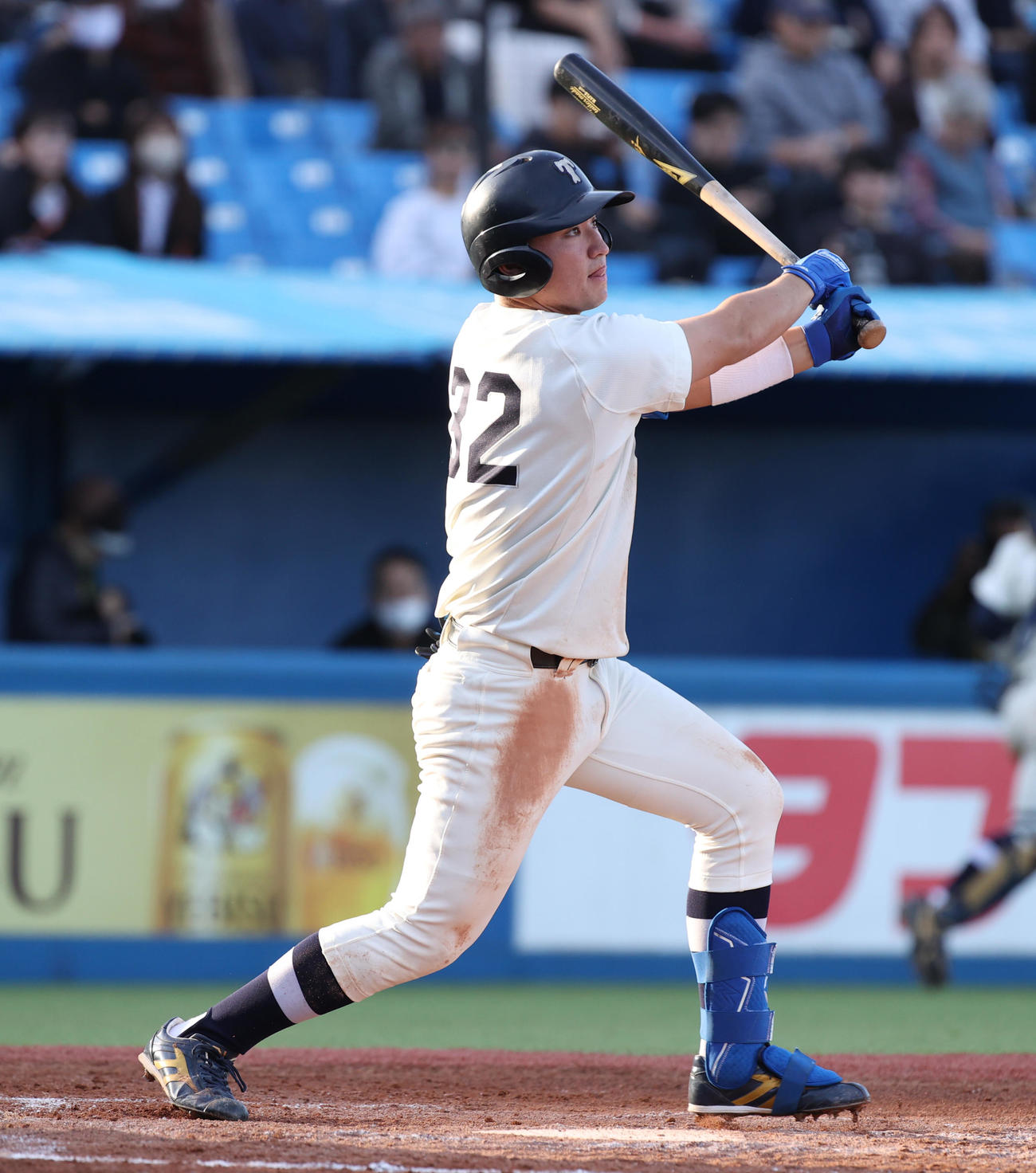 東都大学野球1、2部入れ替え戦　東洋大対東農大、1回表東洋大2死一、二塁、中村は右越え適時二塁打を放つ（撮影・柴田隆二）