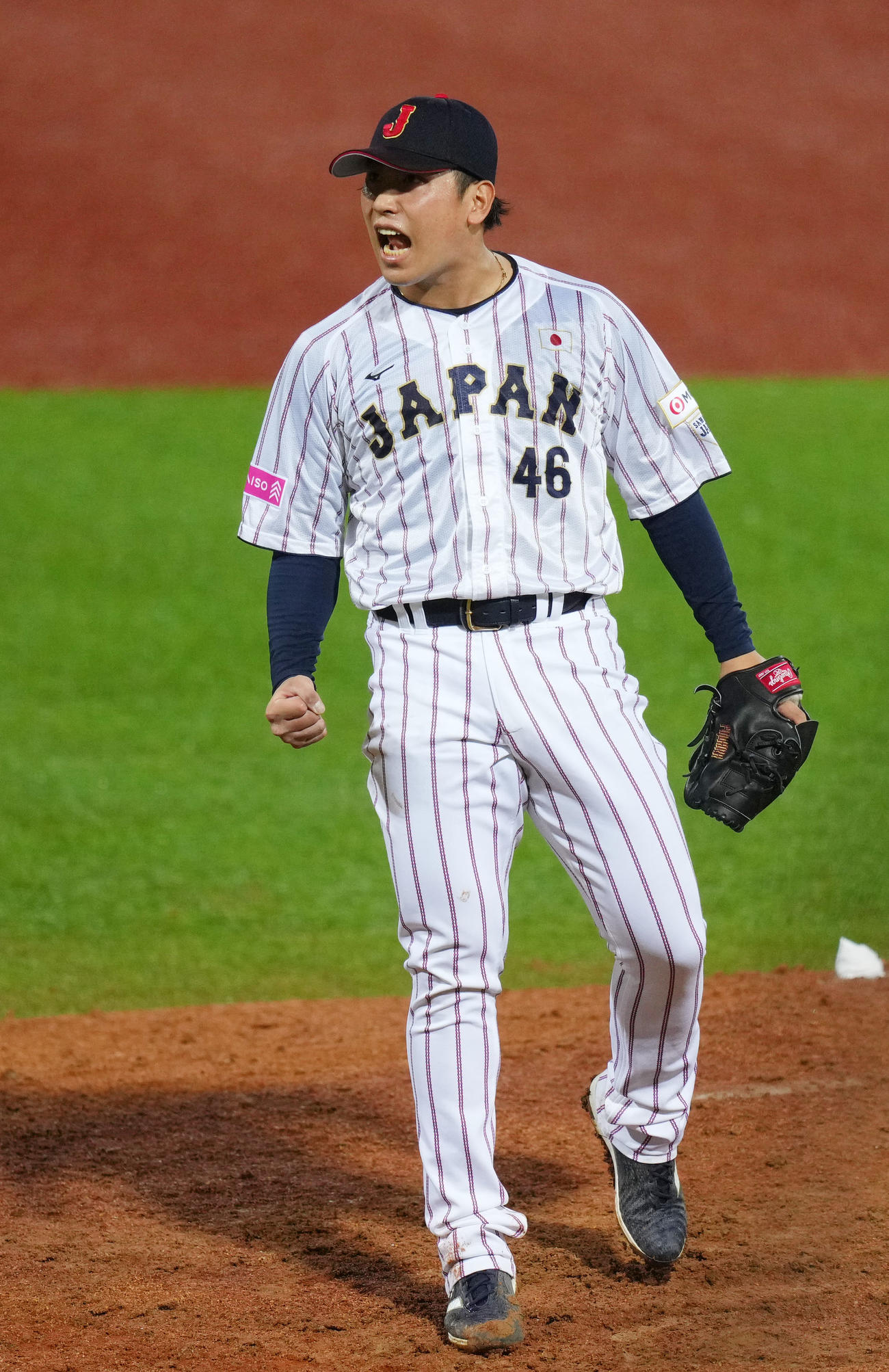 日本対キューバ　9回表、雄たけびを上げる藤平（撮影・横山健太）