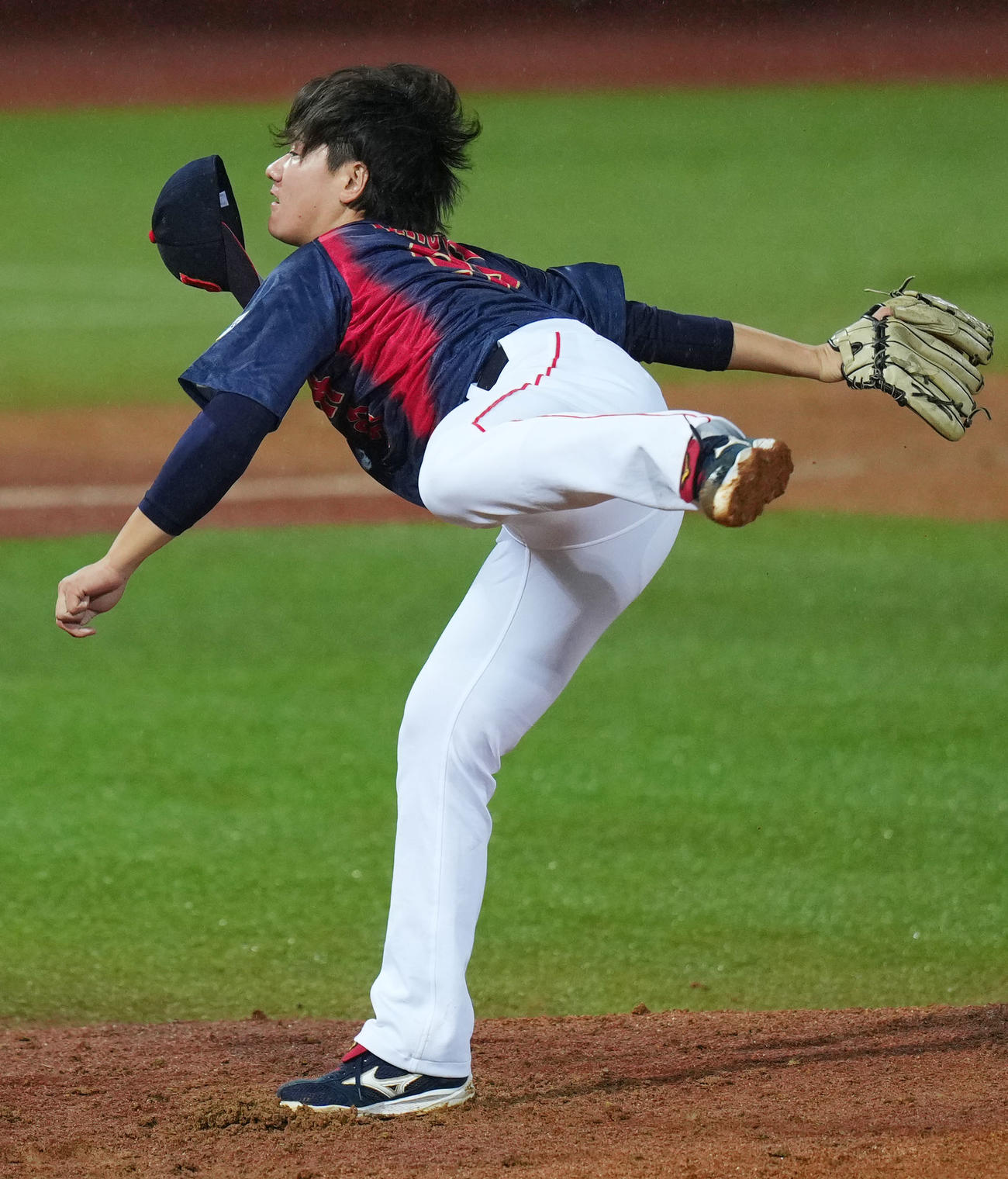 日本対ドミニカ　5回裏から登板した井上（撮影・横山健太）