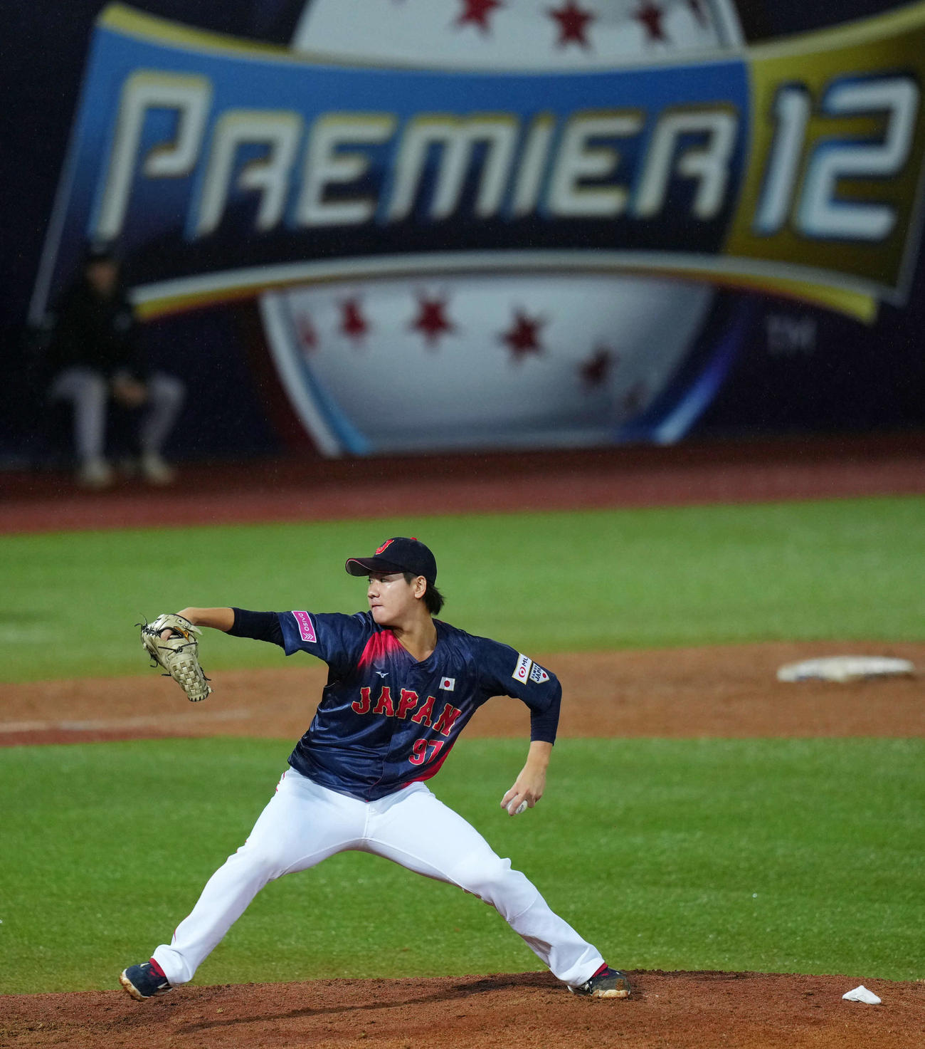 日本対ドミニカ　5回裏から登板し1イニングを1失点に抑えた井上（撮影・横山健太）