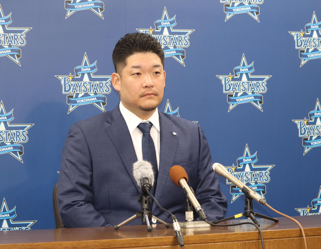 契約更改会見に出席したDeNA筒香（撮影・小早川宗一郎）