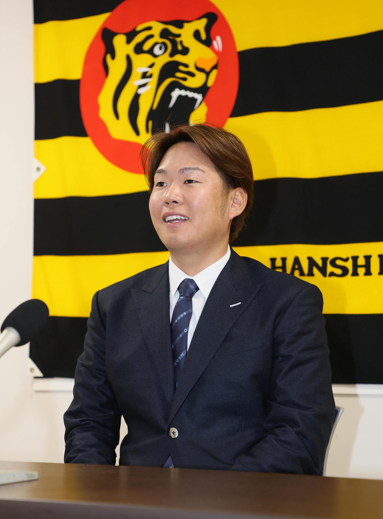 契約更改を終えた阪神西勇は、来季に向けた意気込みを語る（撮影・宮崎幸一）