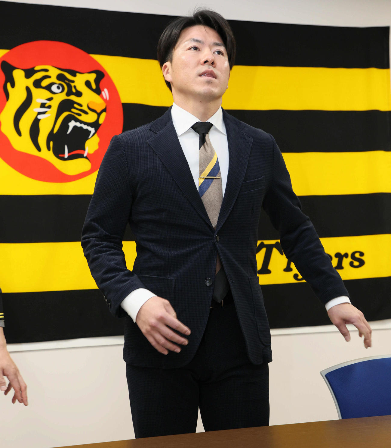 現状維持で契約更改を終えた阪神長坂（撮影・宮崎幸一）