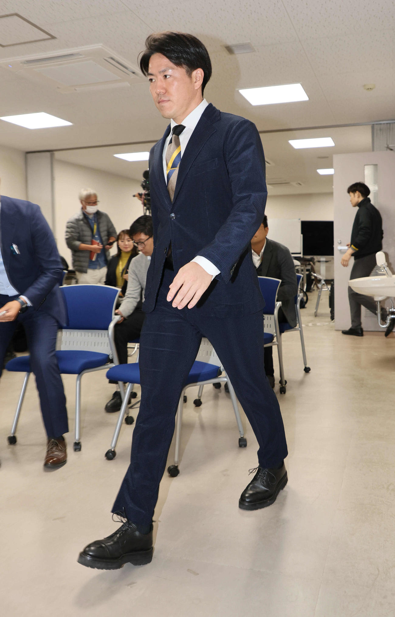 現状維持で契約更改を終えた阪神長坂（撮影・宮崎幸一）