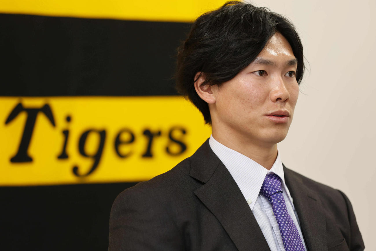 契約更改を終えた阪神湯浅は、手術後の経過良好を伝えた（撮影・宮崎幸一）