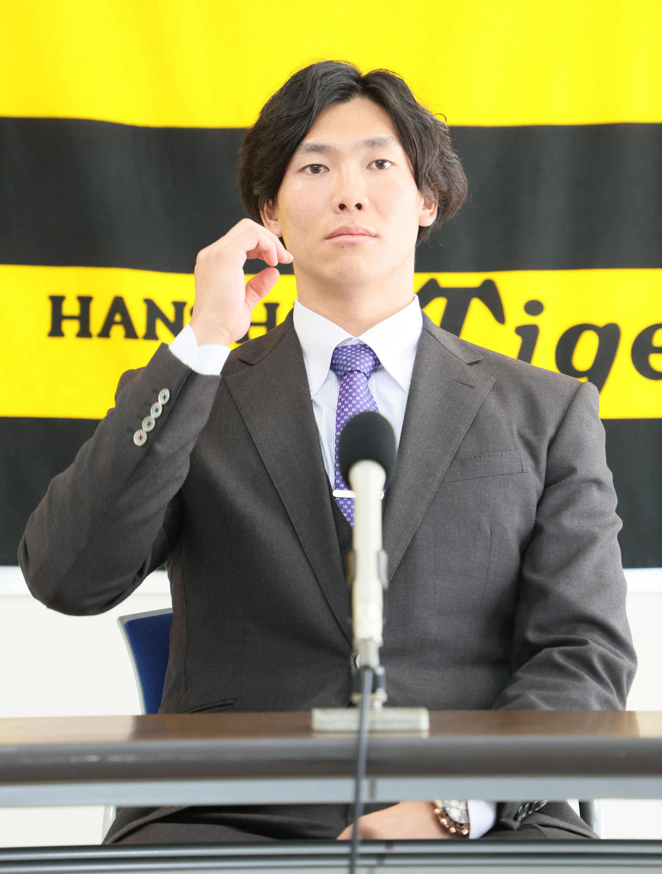 契約更改を終えた阪神湯浅は、手術後の経過良好を伝えた（撮影・宮崎幸一）