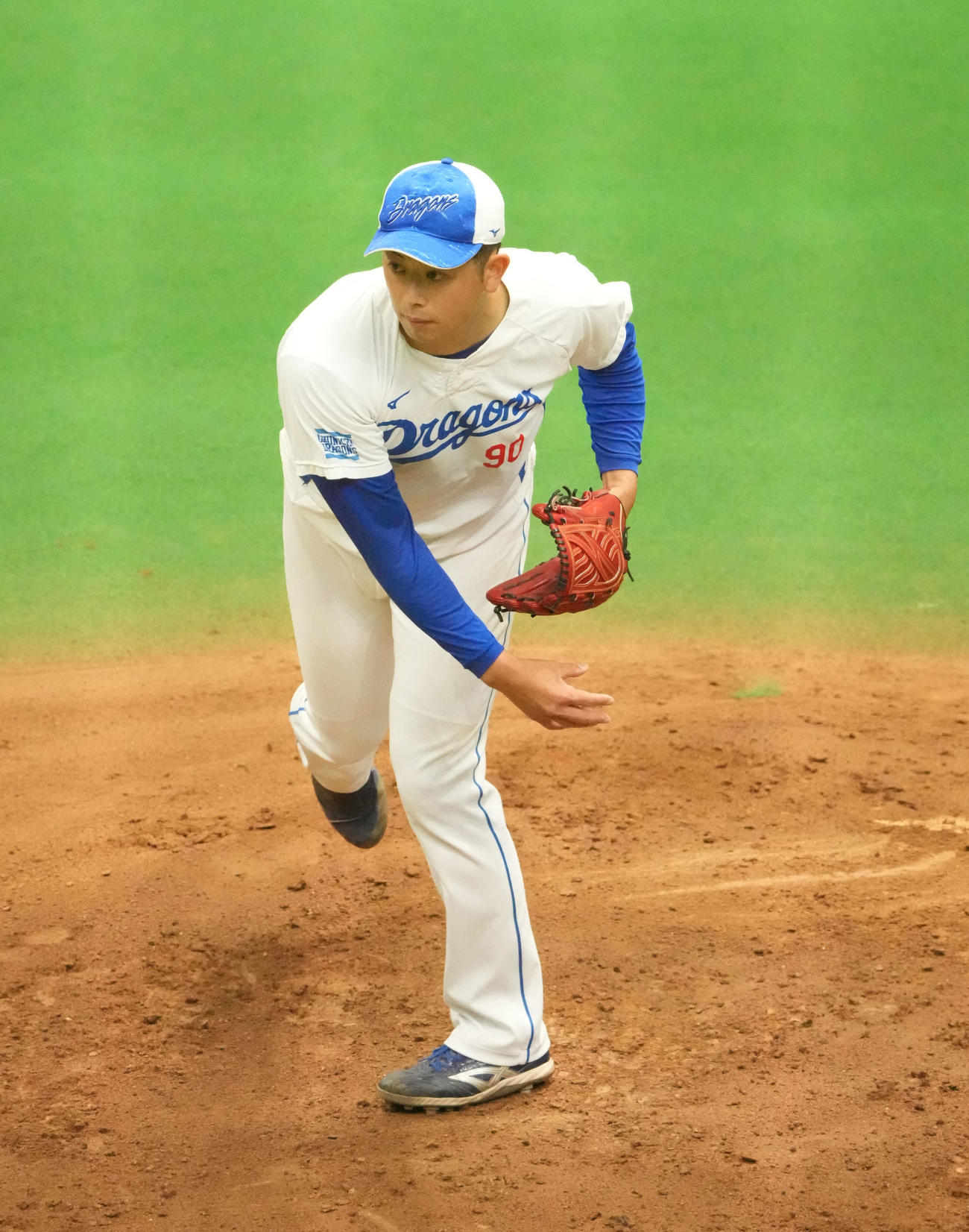 ノックを受ける松山（撮影・森本幸一）