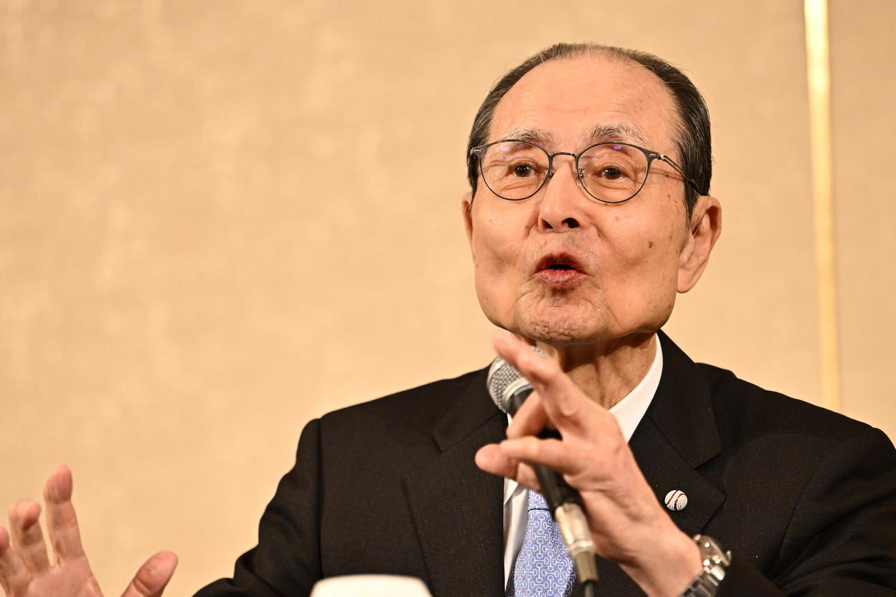 会見する王氏（撮影・滝沢徹郎）