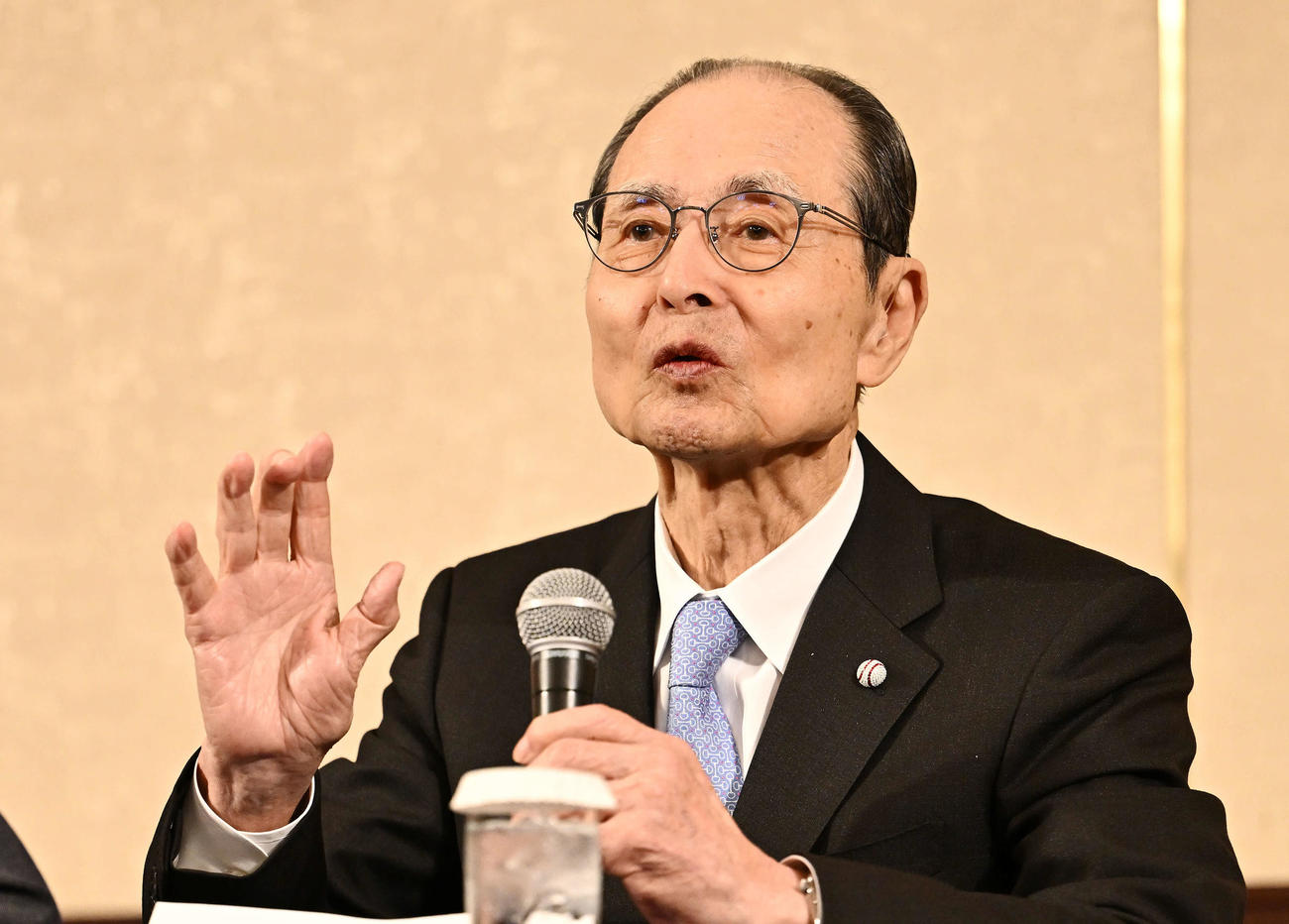 会見する王氏（撮影・滝沢徹郎）