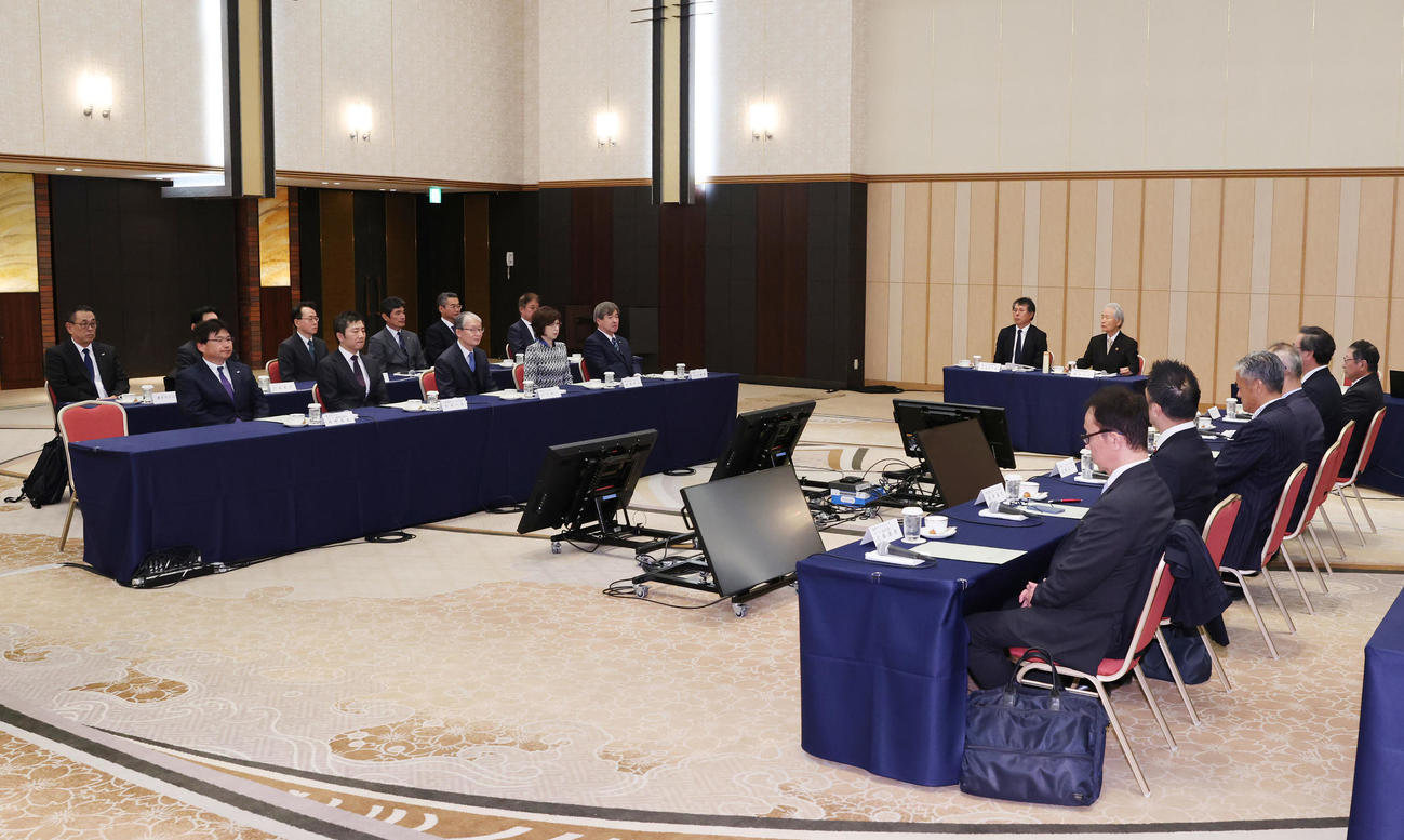 東京都内で行われたプロ野球のオーナー会議（代表撮影）