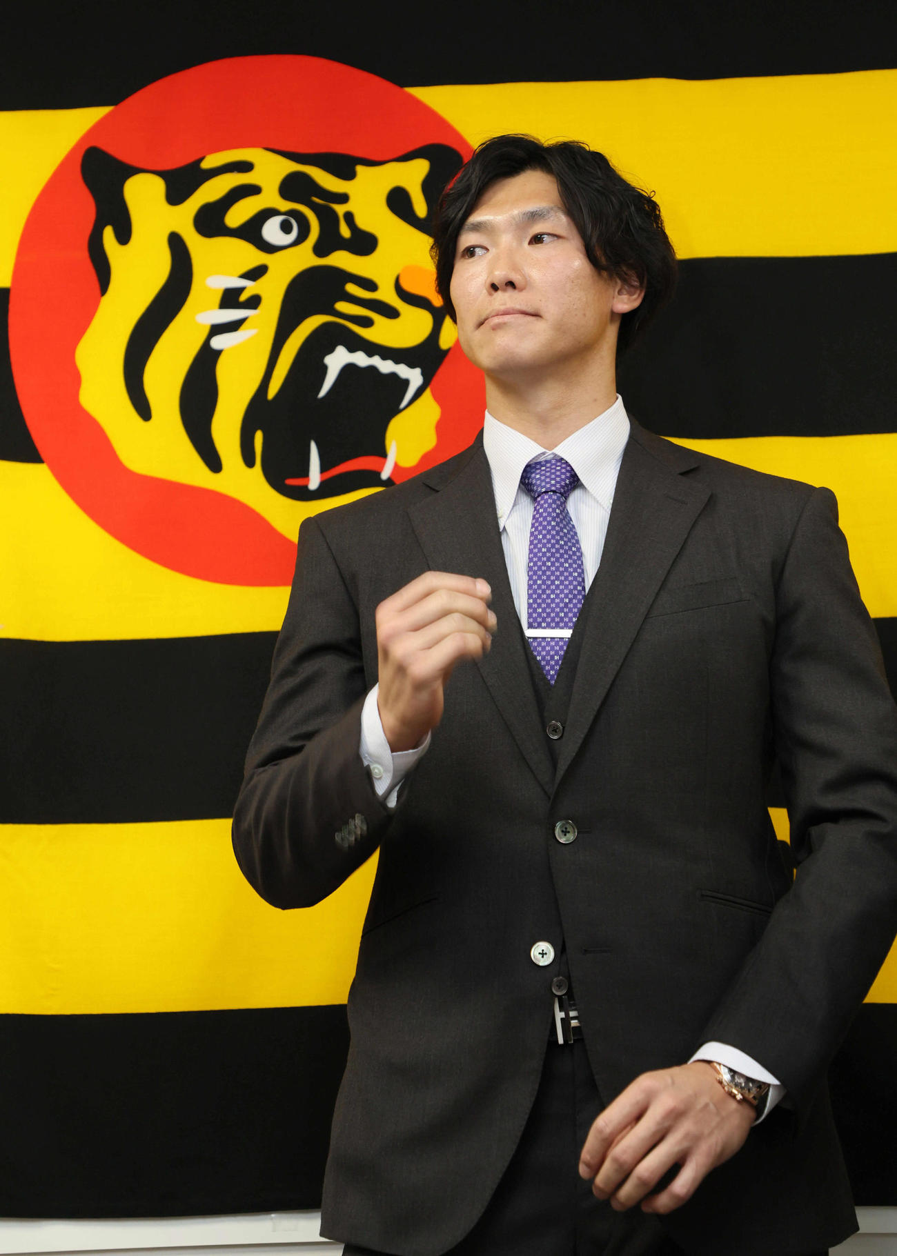 契約更改を終えた阪神湯浅は、手術後の経過良好を伝えた（撮影・宮崎幸一）