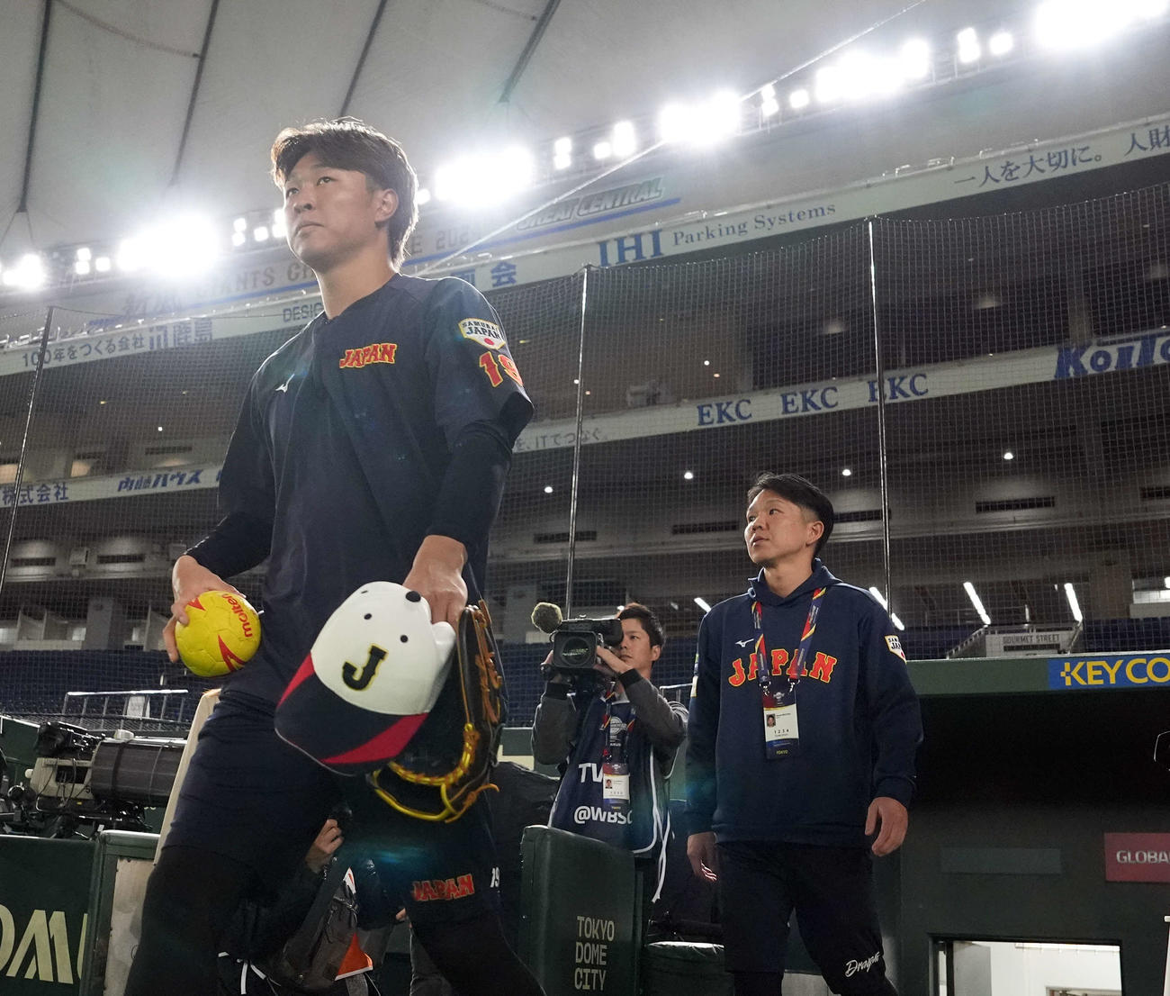 グラウンドに姿を見せた高橋宏（撮影・たえ見朱実）