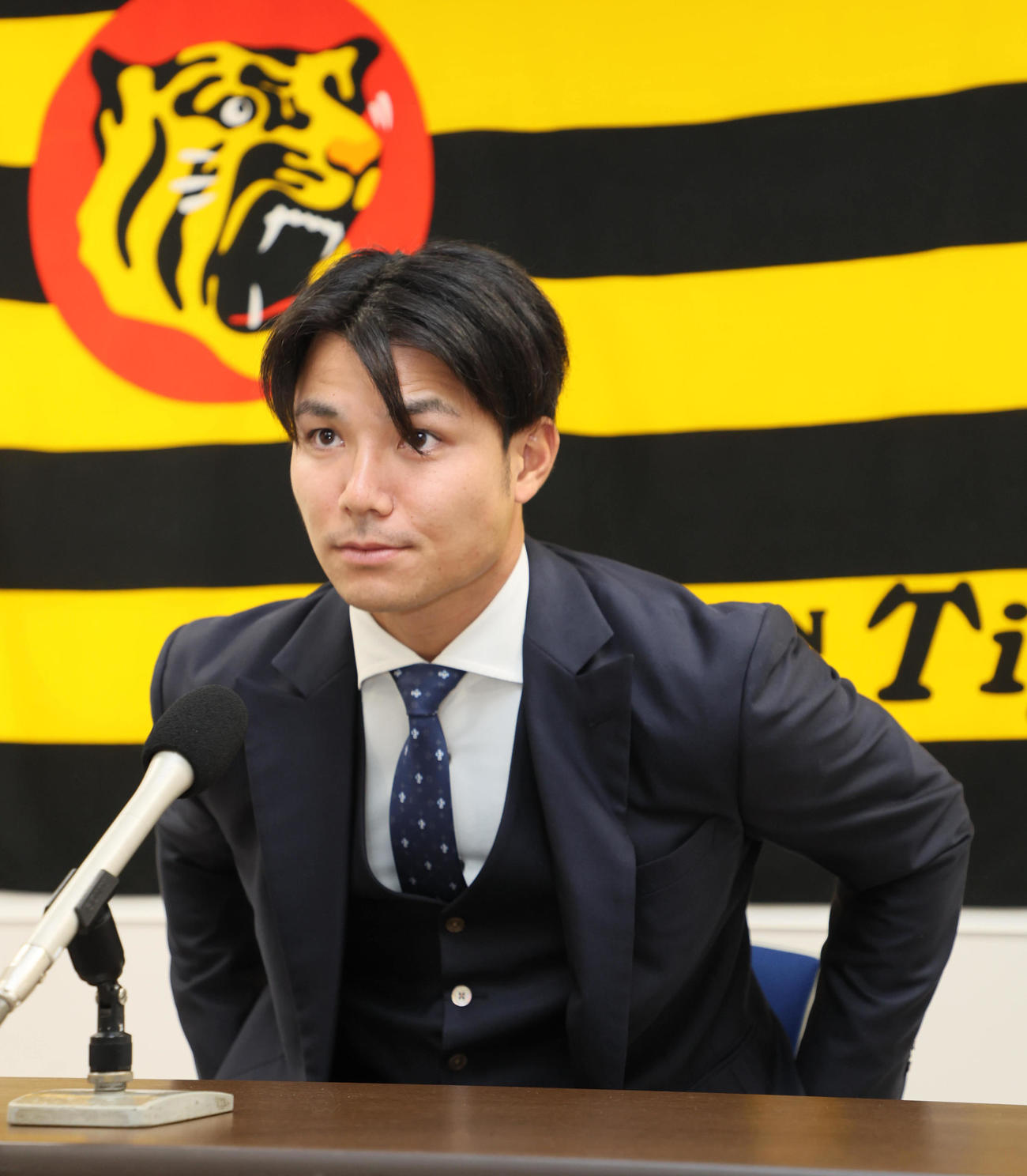 微減で契約更改を終えた阪神栄枝（撮影・宮崎幸一）