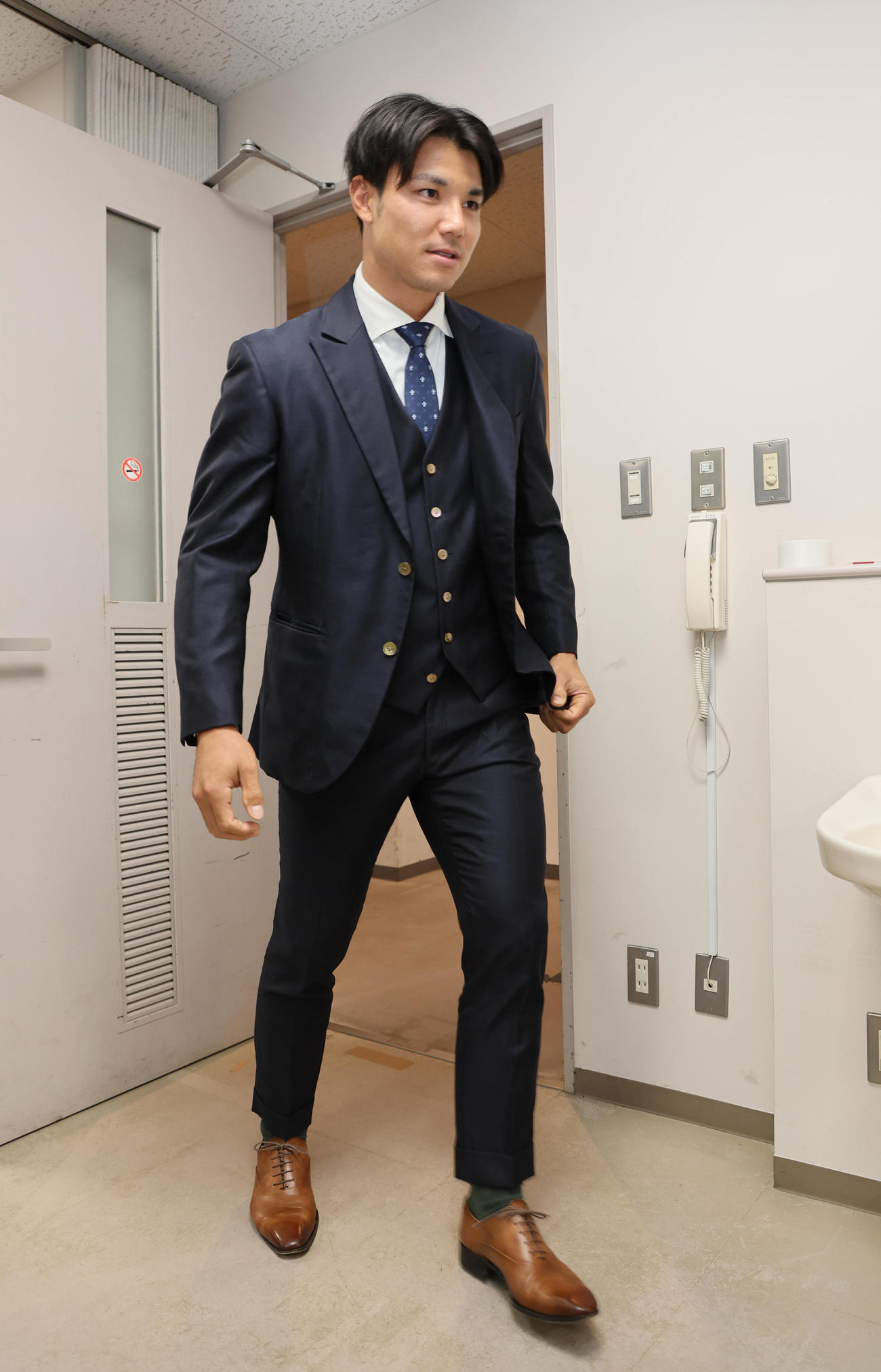 微減で契約更改を終えた阪神栄枝（撮影・宮崎幸一）