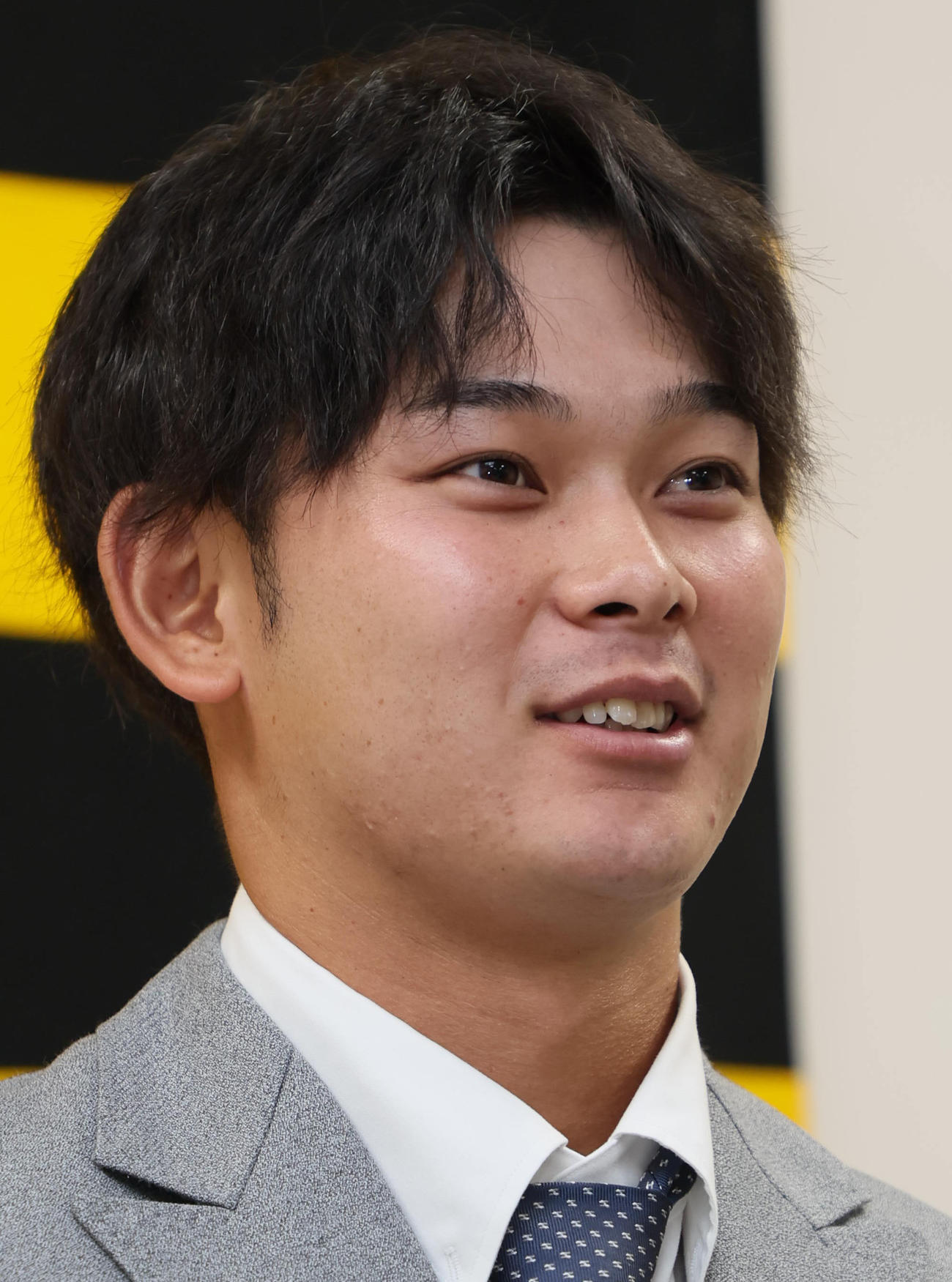 支配下登録後初の契約更改を終えた阪神野口（撮影・宮崎幸一）