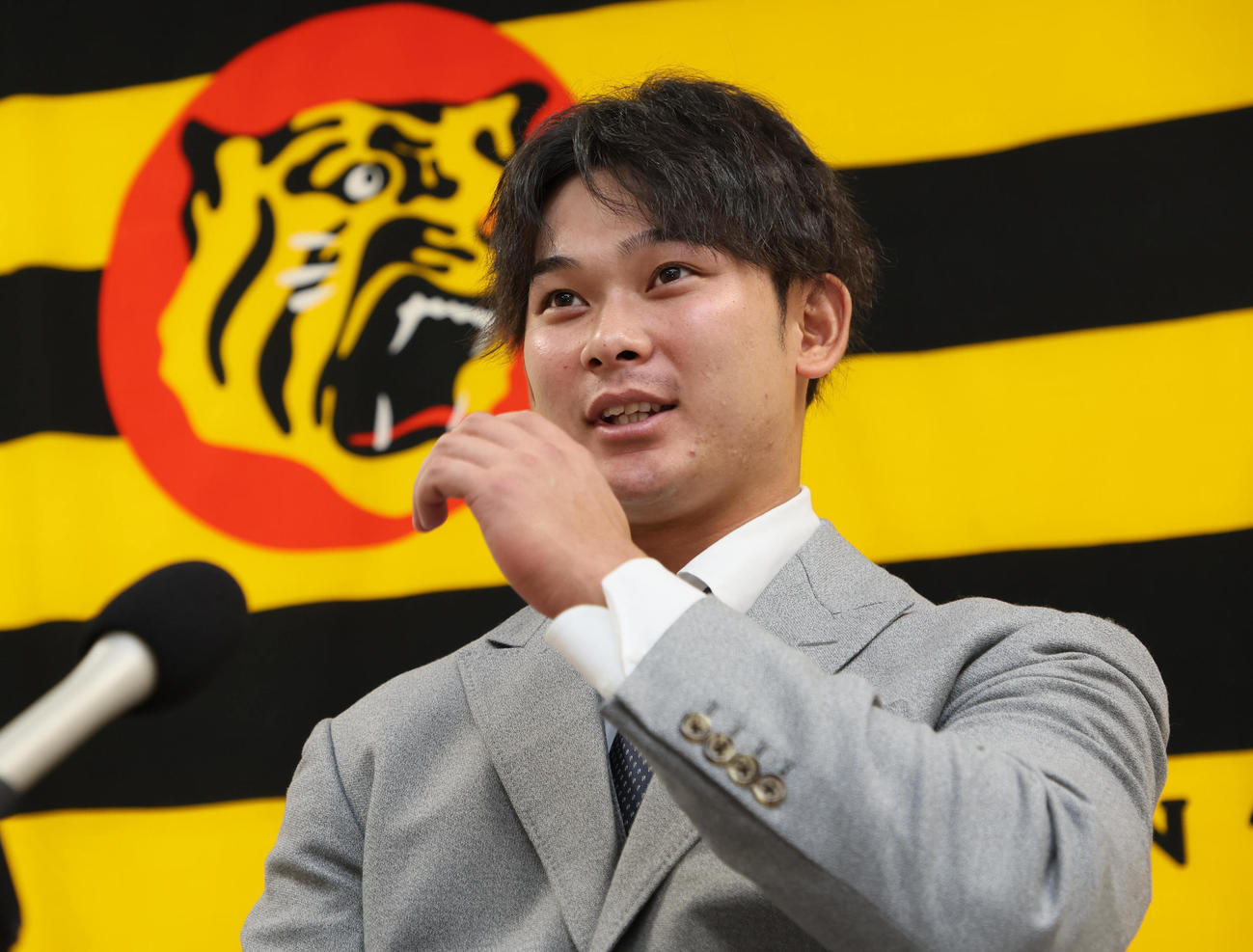 支配下登録後初の契約更改を終えた阪神野口（撮影・宮崎幸一）