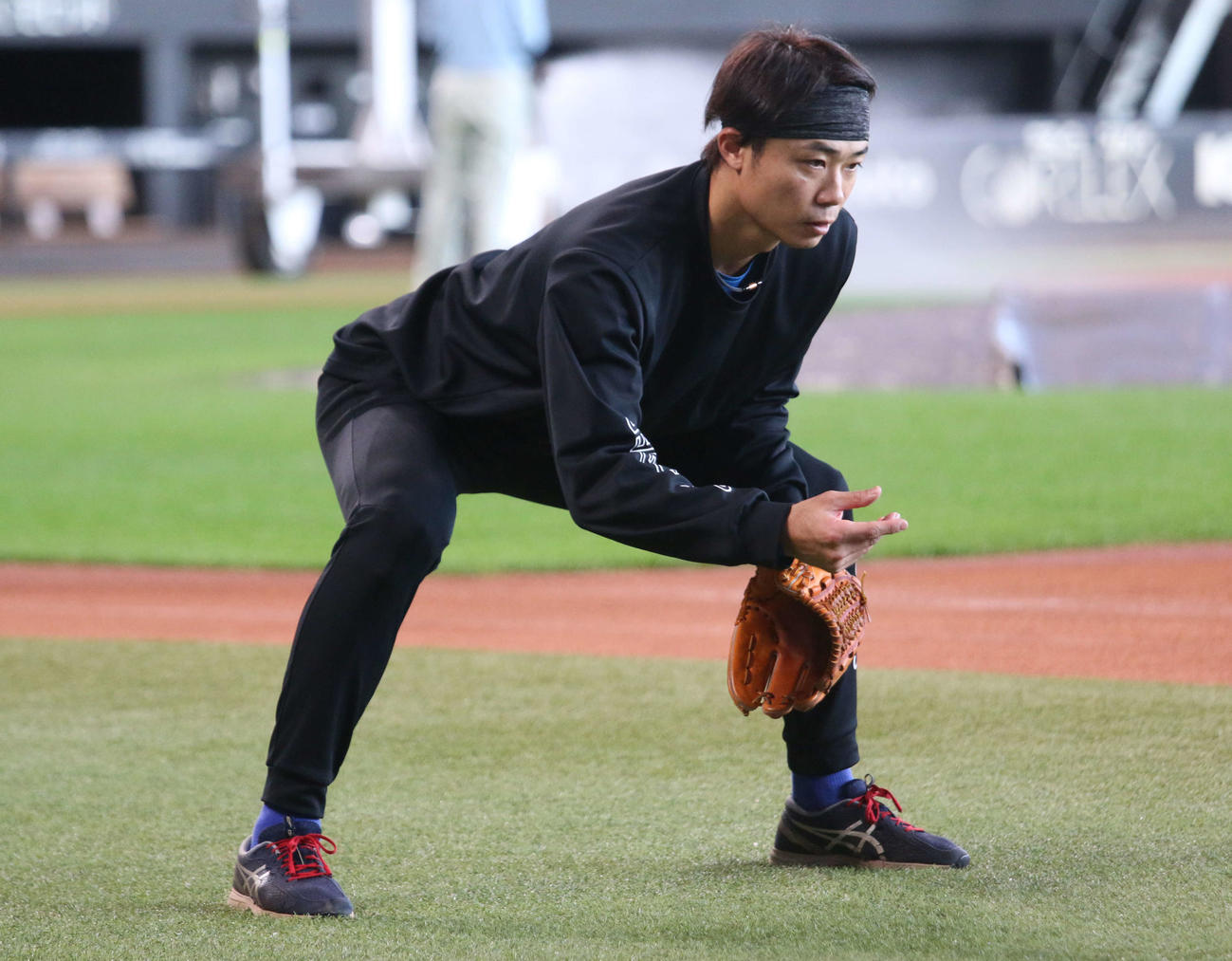 エスコンフィールドで自主トレを行った日本ハム中島（撮影・木下大輔）