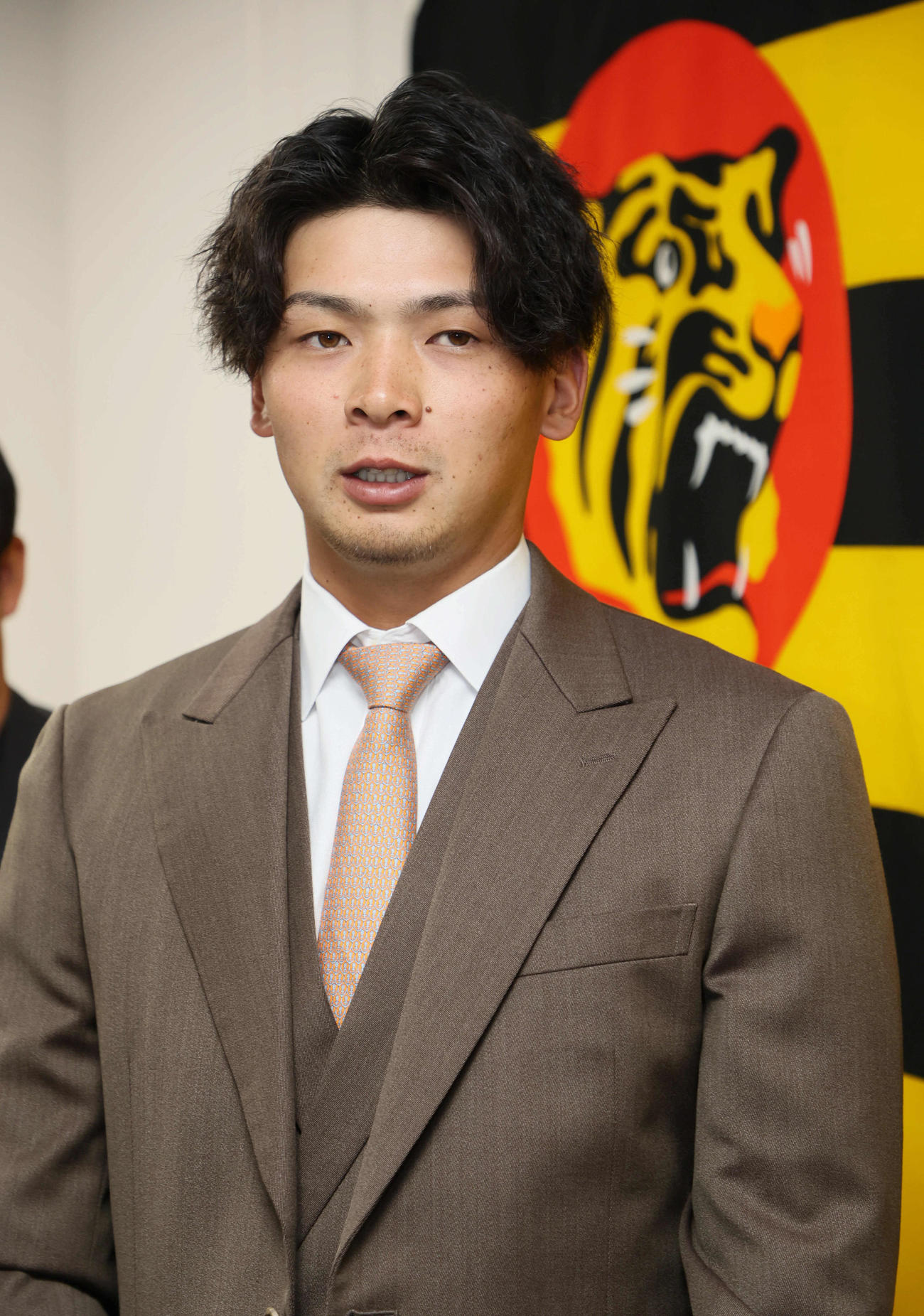 阪神情報　契約更改を終えた阪神井上は、来季スタメンと2桁本塁打を目標に挙げる（撮影・宮崎幸一）