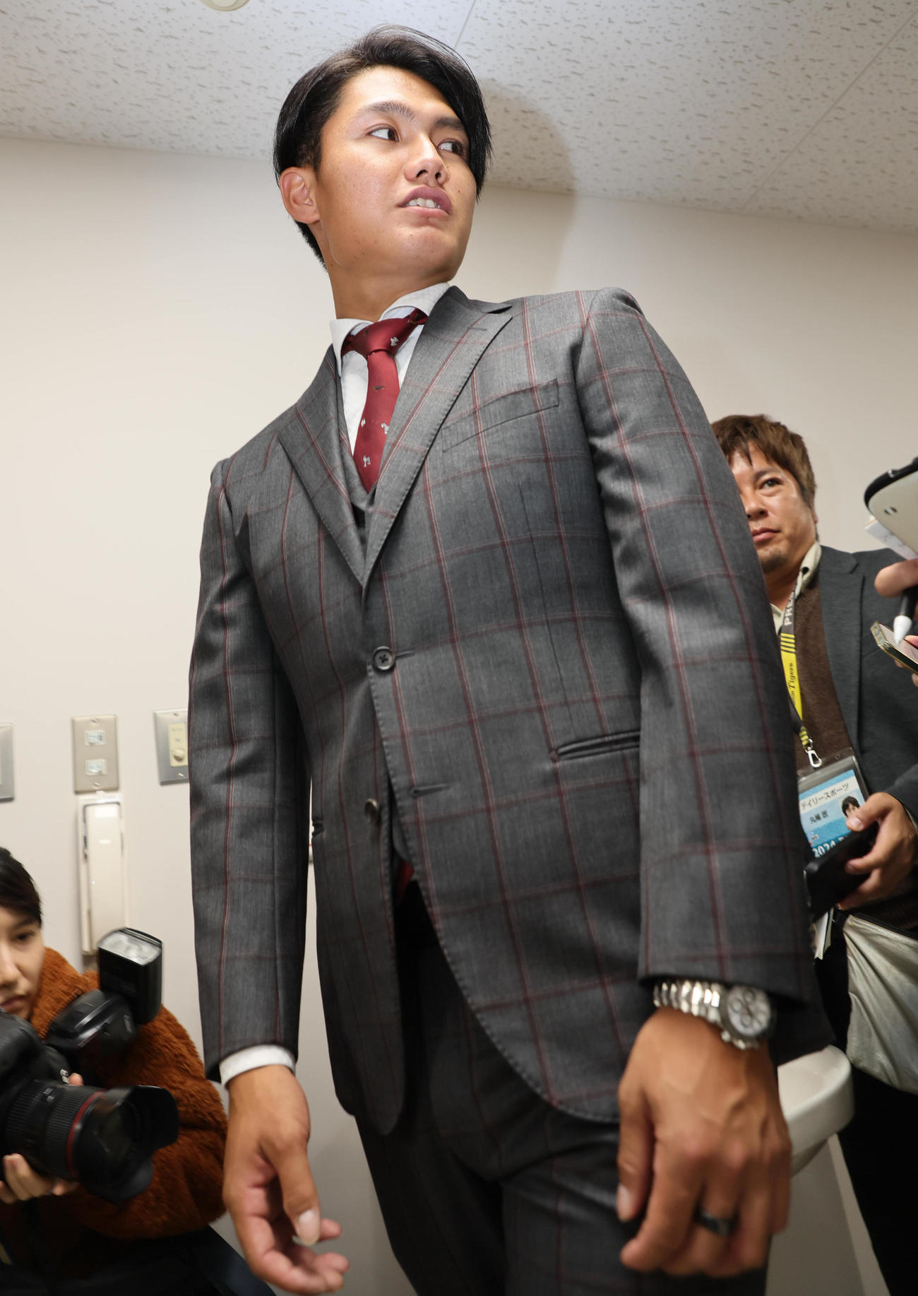 契約更改を終えた阪神西純は悔しいシーズンとなった事を振り返る（撮影・宮崎幸一）