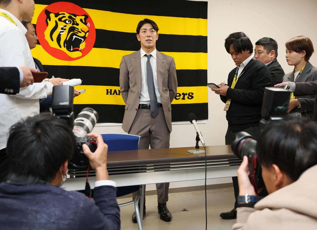 微増で契約更改を終えた阪神豊田（撮影・宮崎幸一）