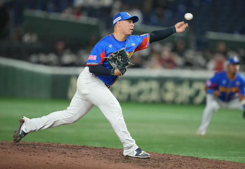 ベネズエラ対台湾　8回表、ベネズエラ7番手で登板し力投するモスケダ（撮影・垰建太）