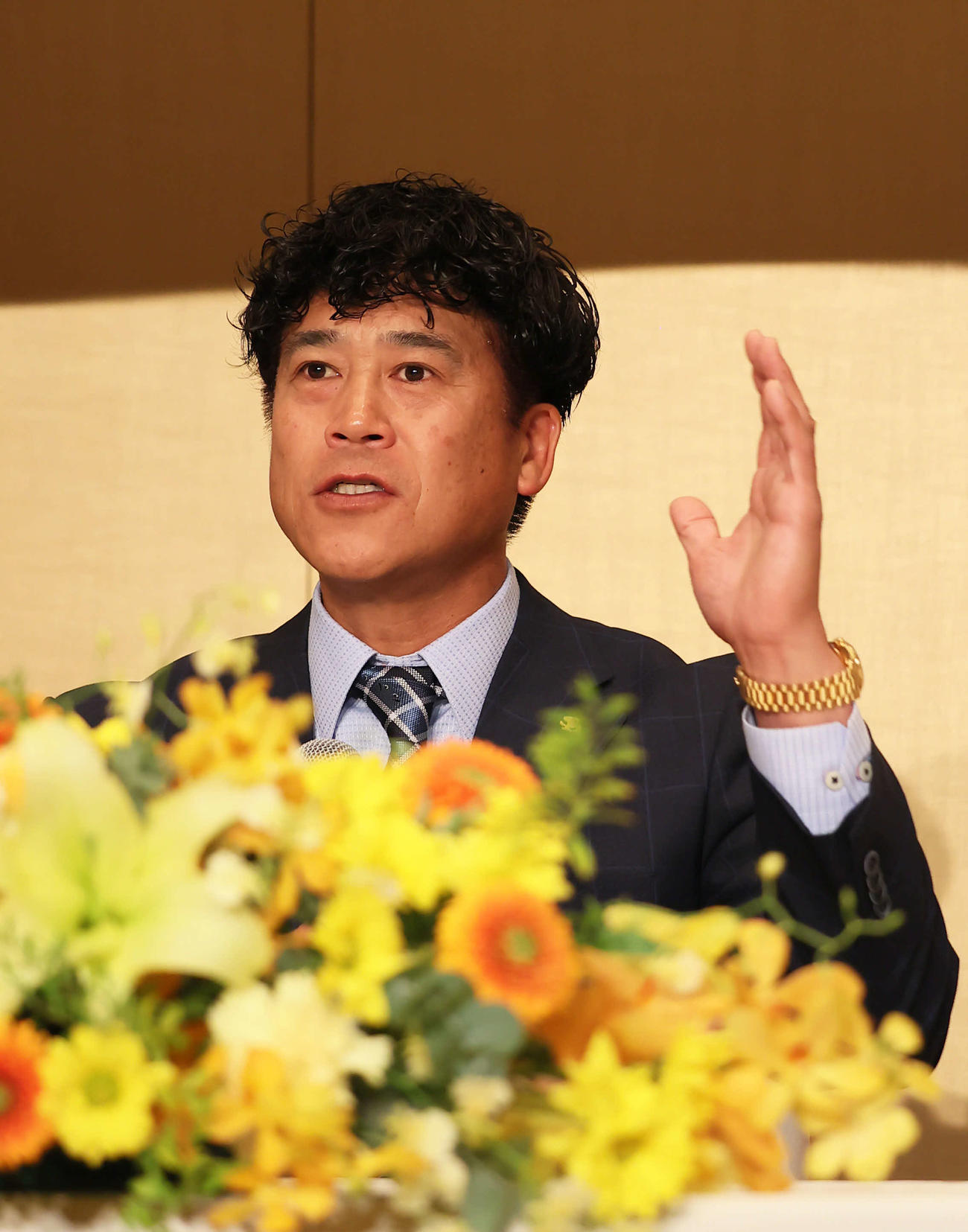 CBO就任会見に臨んだ城島球団会長付特別アドバイザー兼チーフコーディネーターは抱負を語る（撮影・鬼束羽瑠菜）