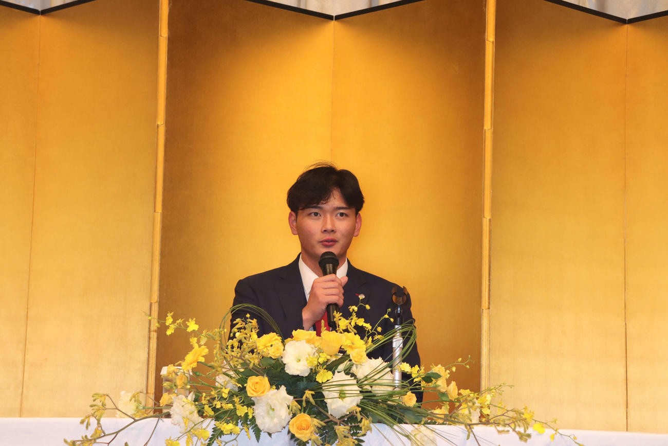 仮契約を結んだ阪神ドラフト4位町田隼乙捕手（撮影・波部俊之介）
