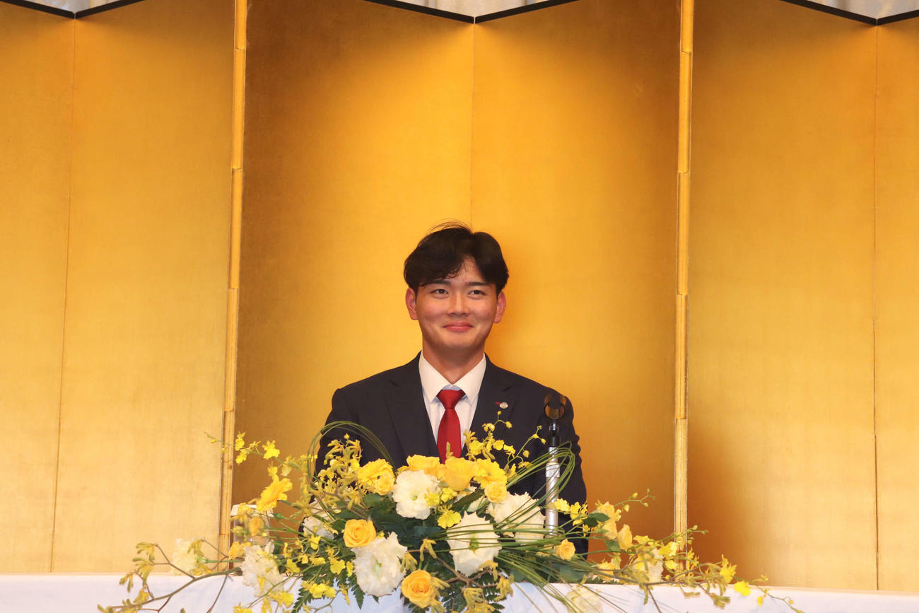 仮契約を結んだ阪神ドラフト4位町田隼乙捕手（撮影・波部俊之介）