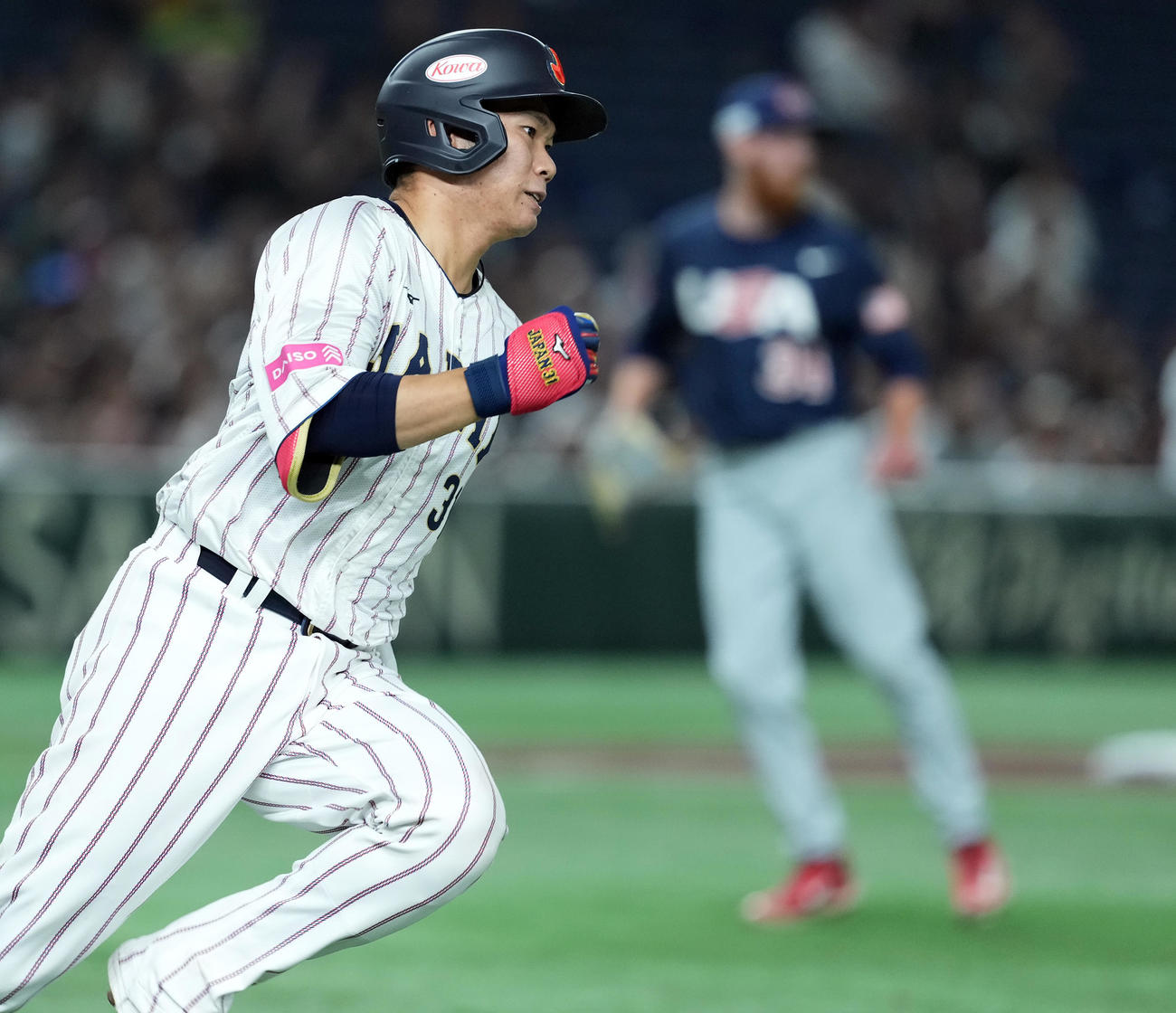 日本対米国　5回裏日本1死一、二塁、右前に同点の適時二塁打を放った坂倉（撮影・たえ見朱実）