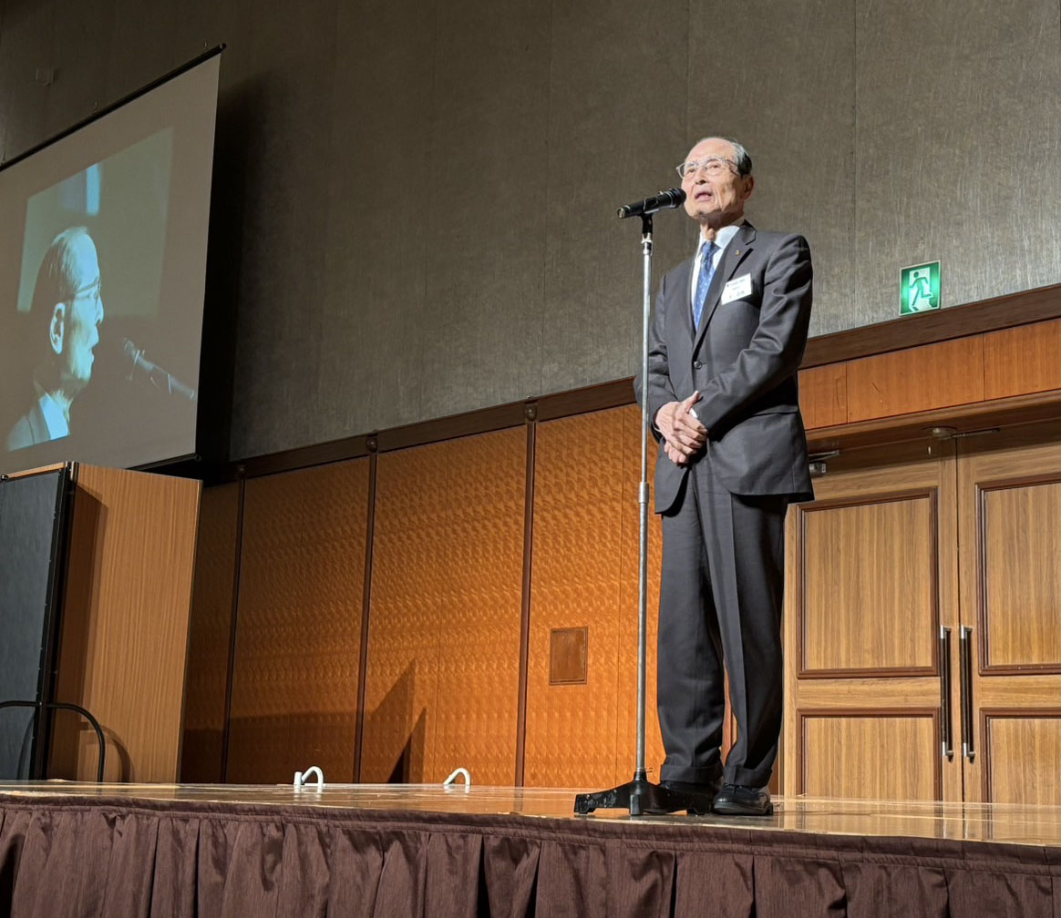 球団納会であいさつをする王球団会長（撮影・球団提供）