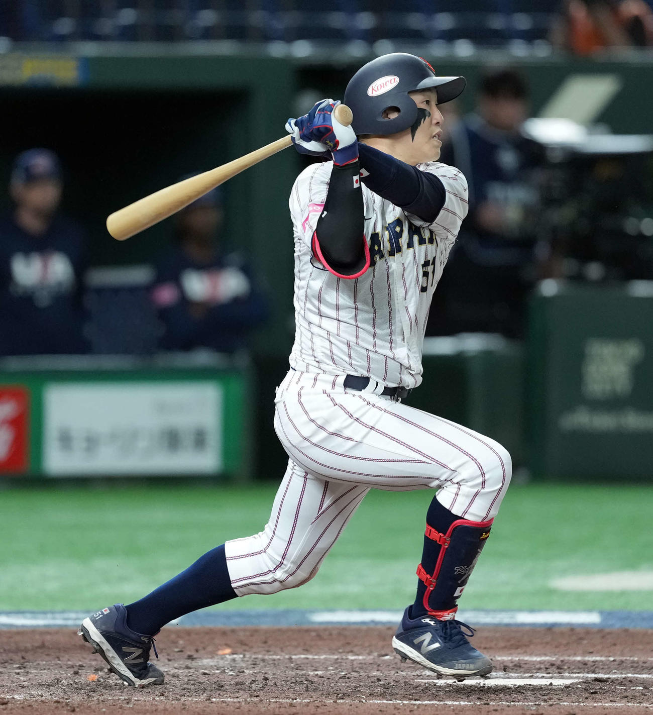 日本対米国　7回裏日本1死一、二塁、右越えに3点本塁打を放つ小園（撮影・たえ見朱実）