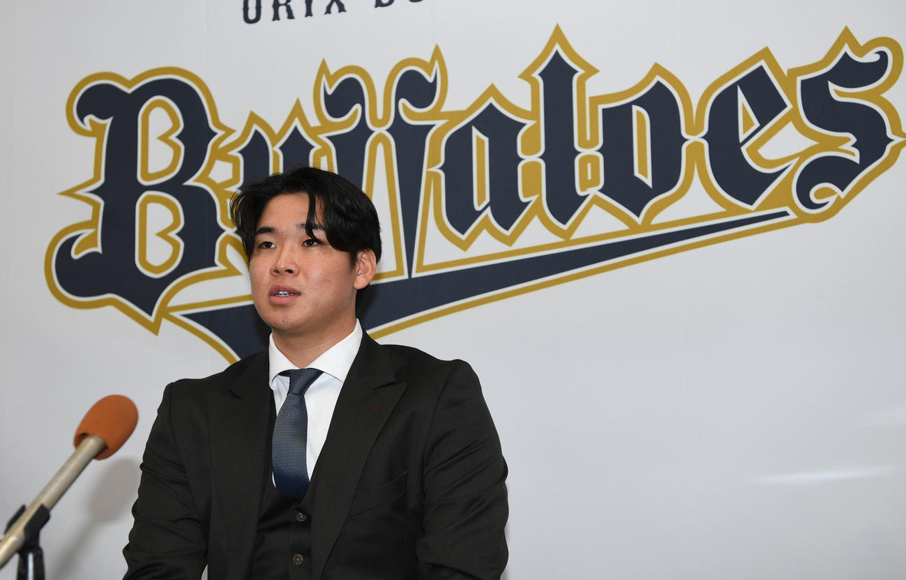 ダウンで契約更改したオリックス山下（撮影・和賀正仁）