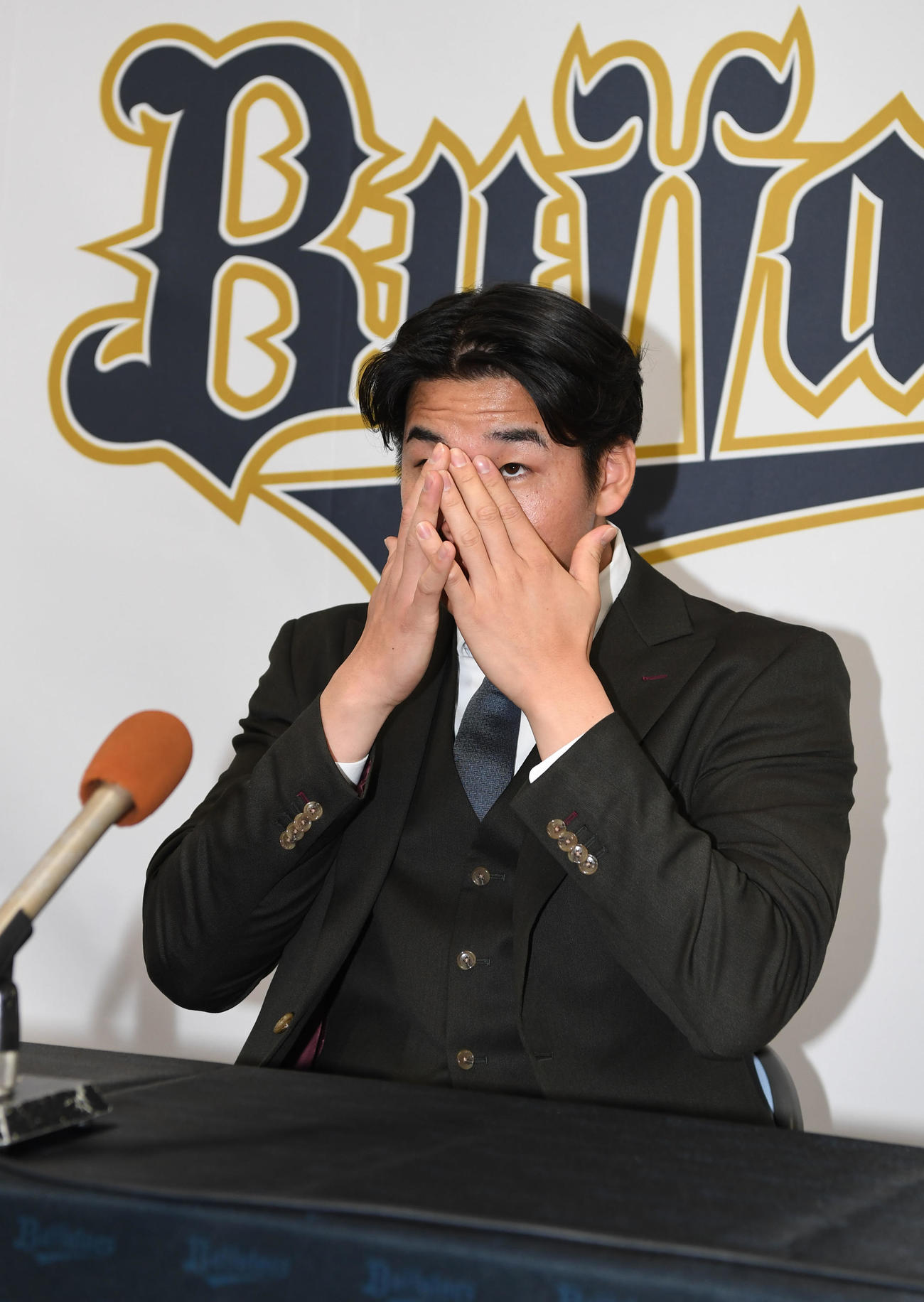 ダウンで契約更改したオリックス山下（撮影・和賀正仁）