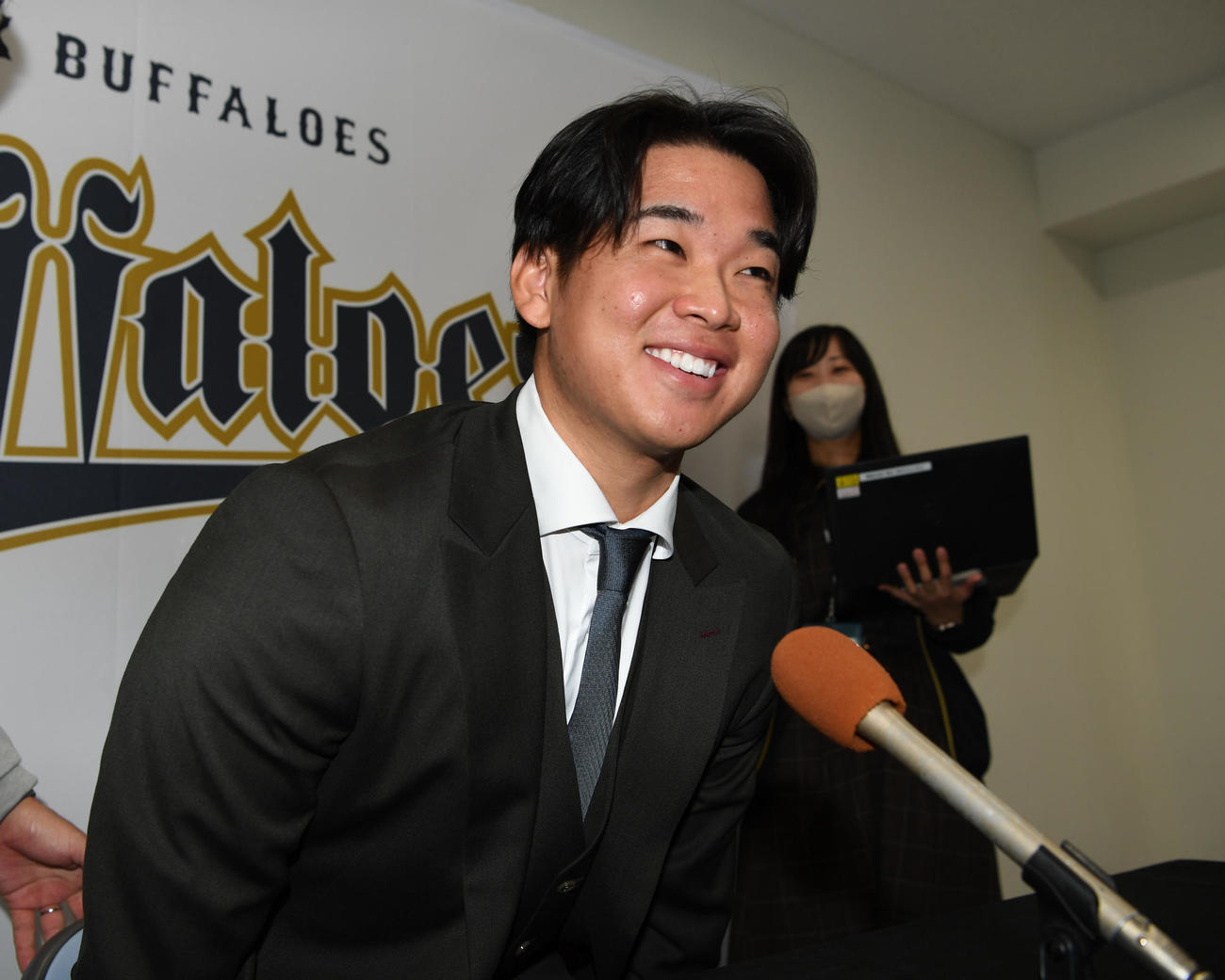 契約更改を終え、来季に向け抱負を語るオリックス山下（撮影・和賀正仁）