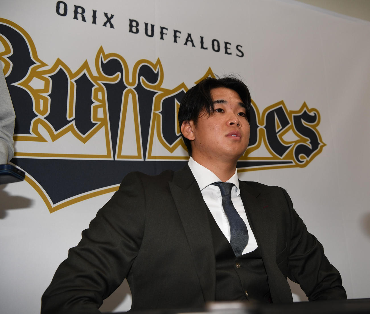 ダウンで契約更改したオリックス山下（撮影・和賀正仁）