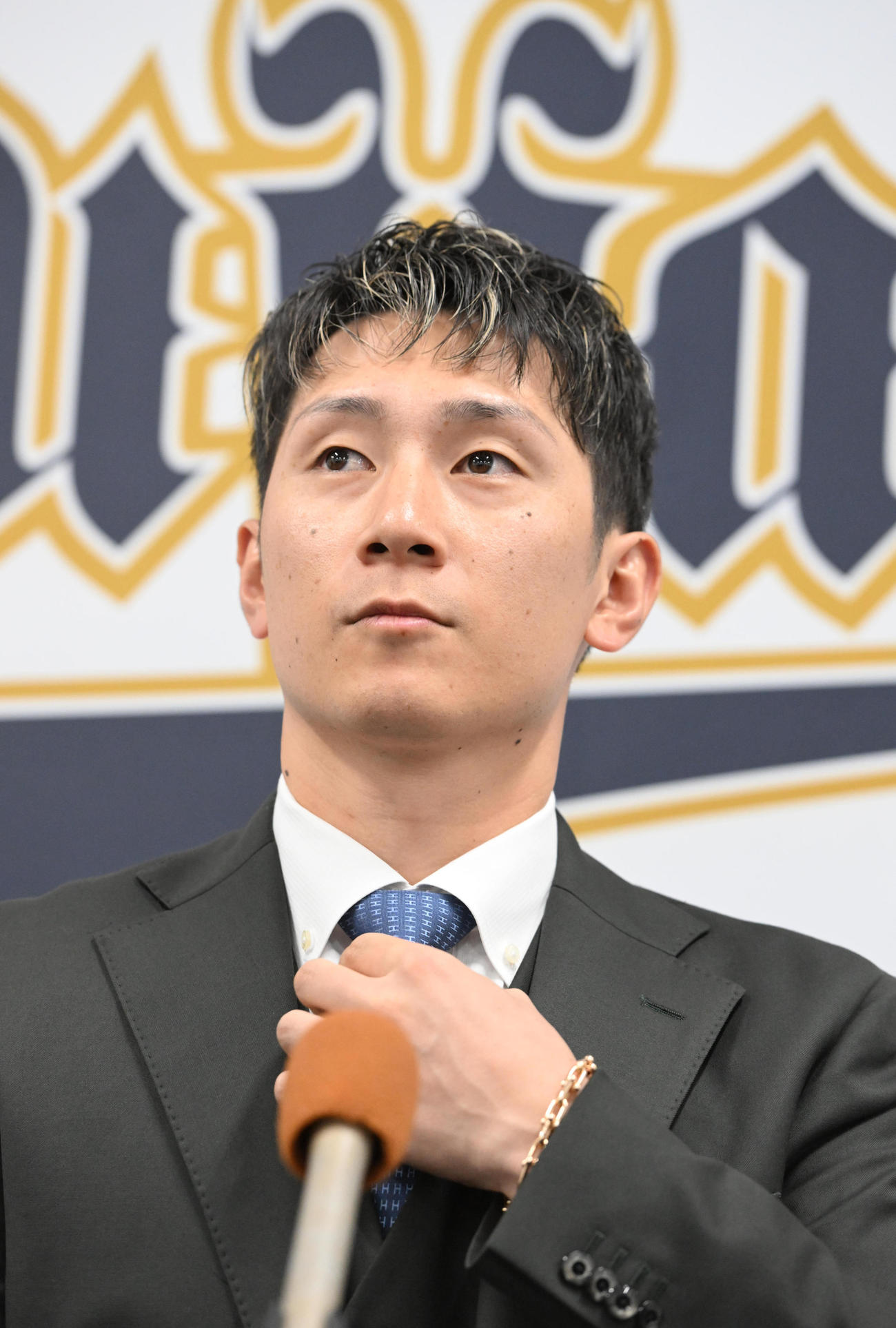 契約更改を終え会見するオリックス西川（撮影・和賀正仁）