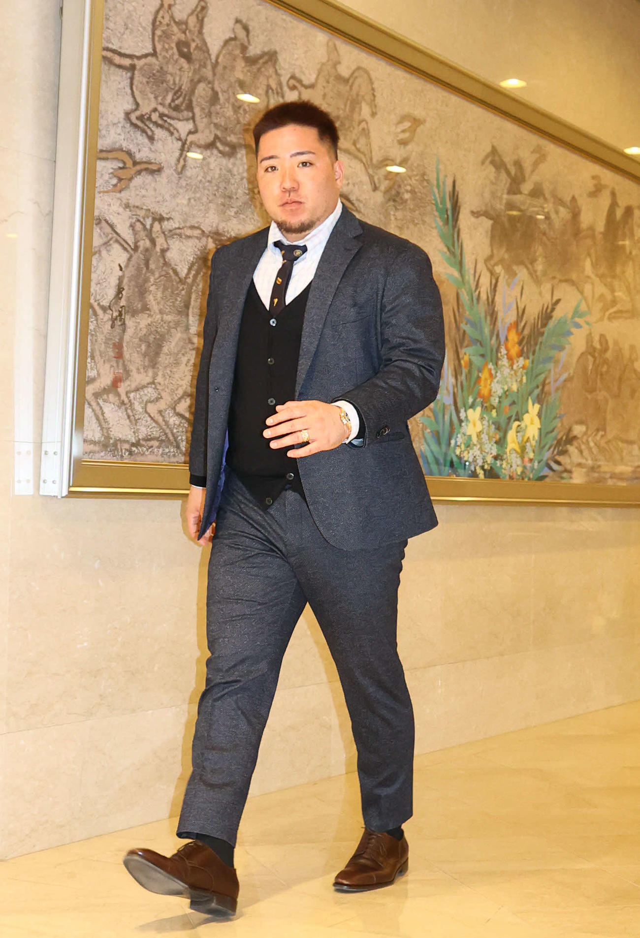 契約更改を終え会見に臨むソフトバンク山川（撮影・鬼束羽瑠菜）