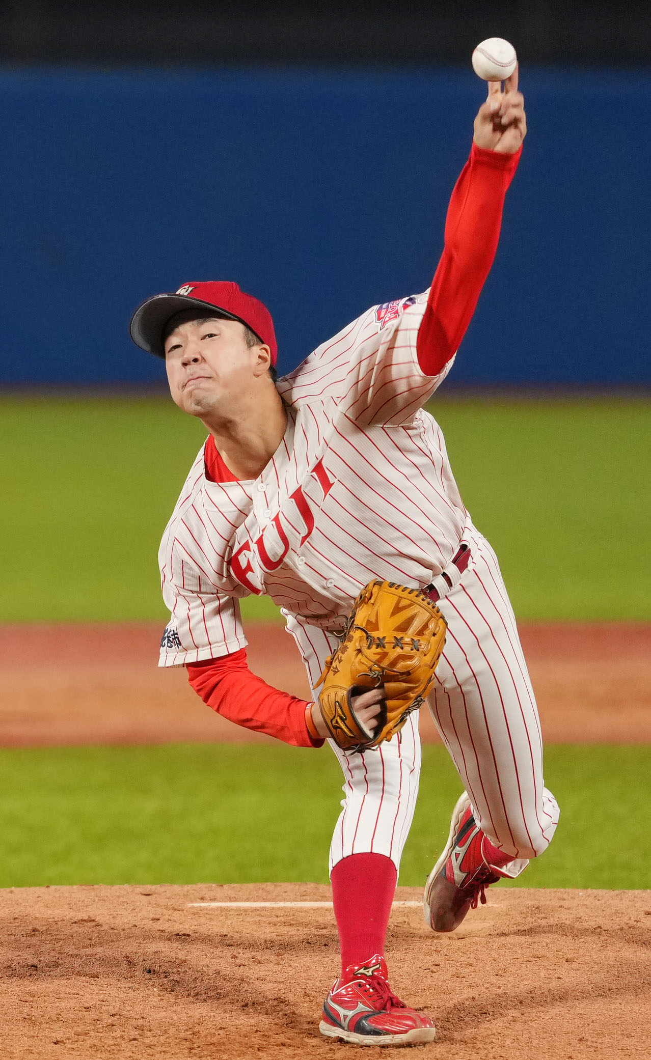創価大対富士大　力投する富士大先発の佐藤（撮影・横山健太）