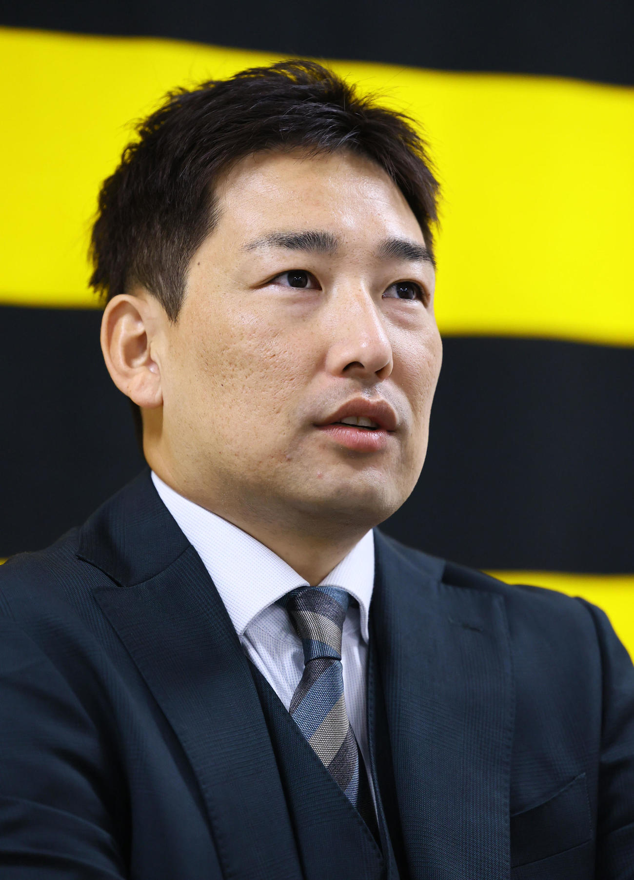 複数年契約の現状維持で契約更改を終え、記者会見する阪神岩崎（撮影・藤尾明華）