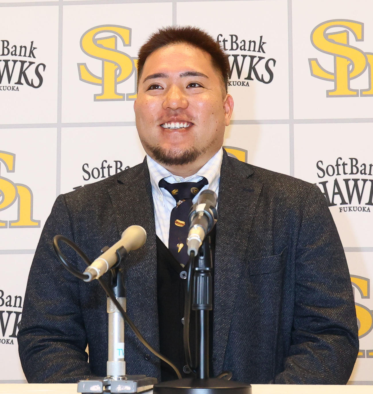 契約更改を終え会見をおこなう山川（撮影・鬼束羽瑠菜）