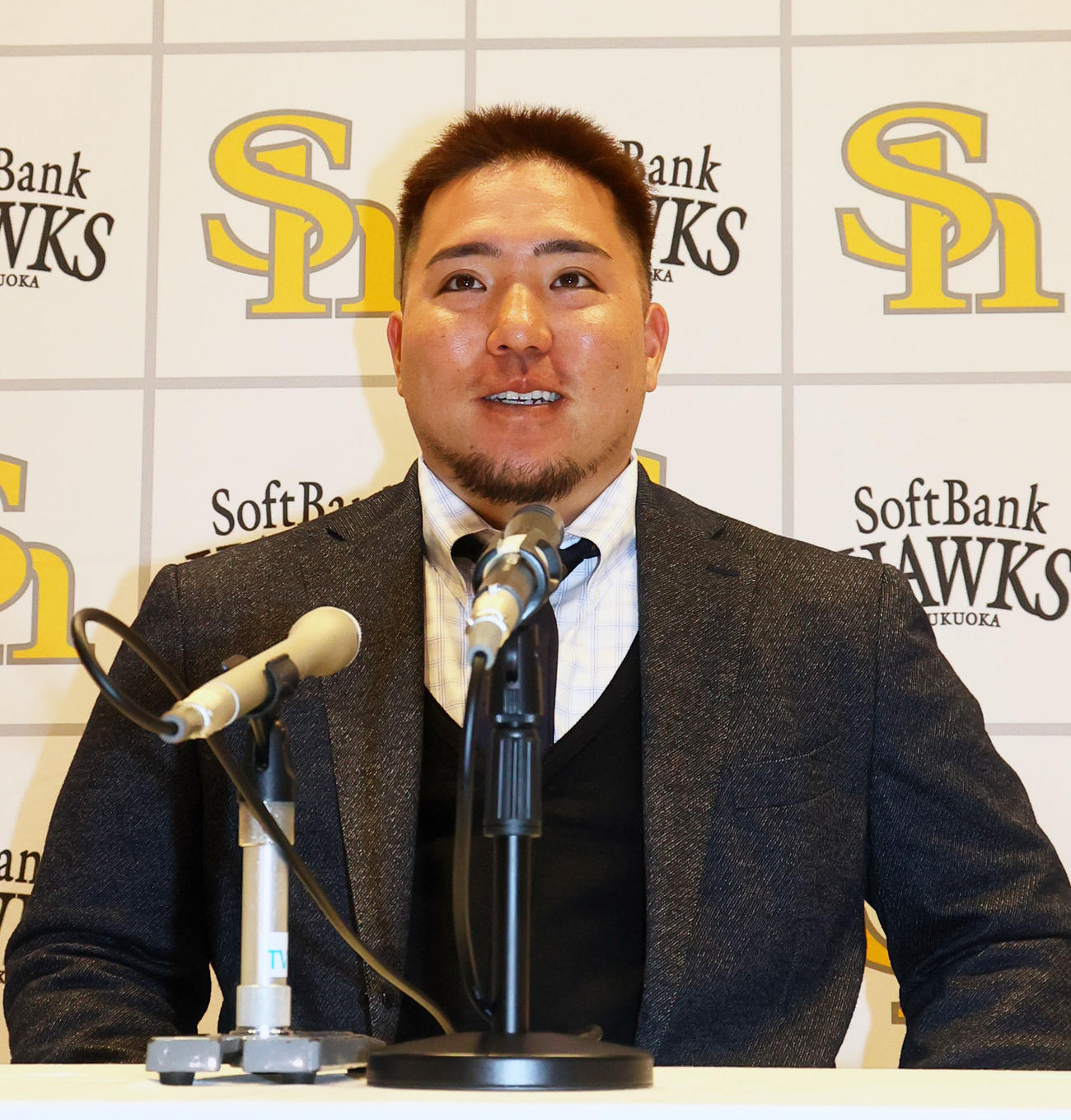 契約更改を終え会見をおこなう山川（撮影・鬼束羽瑠菜）