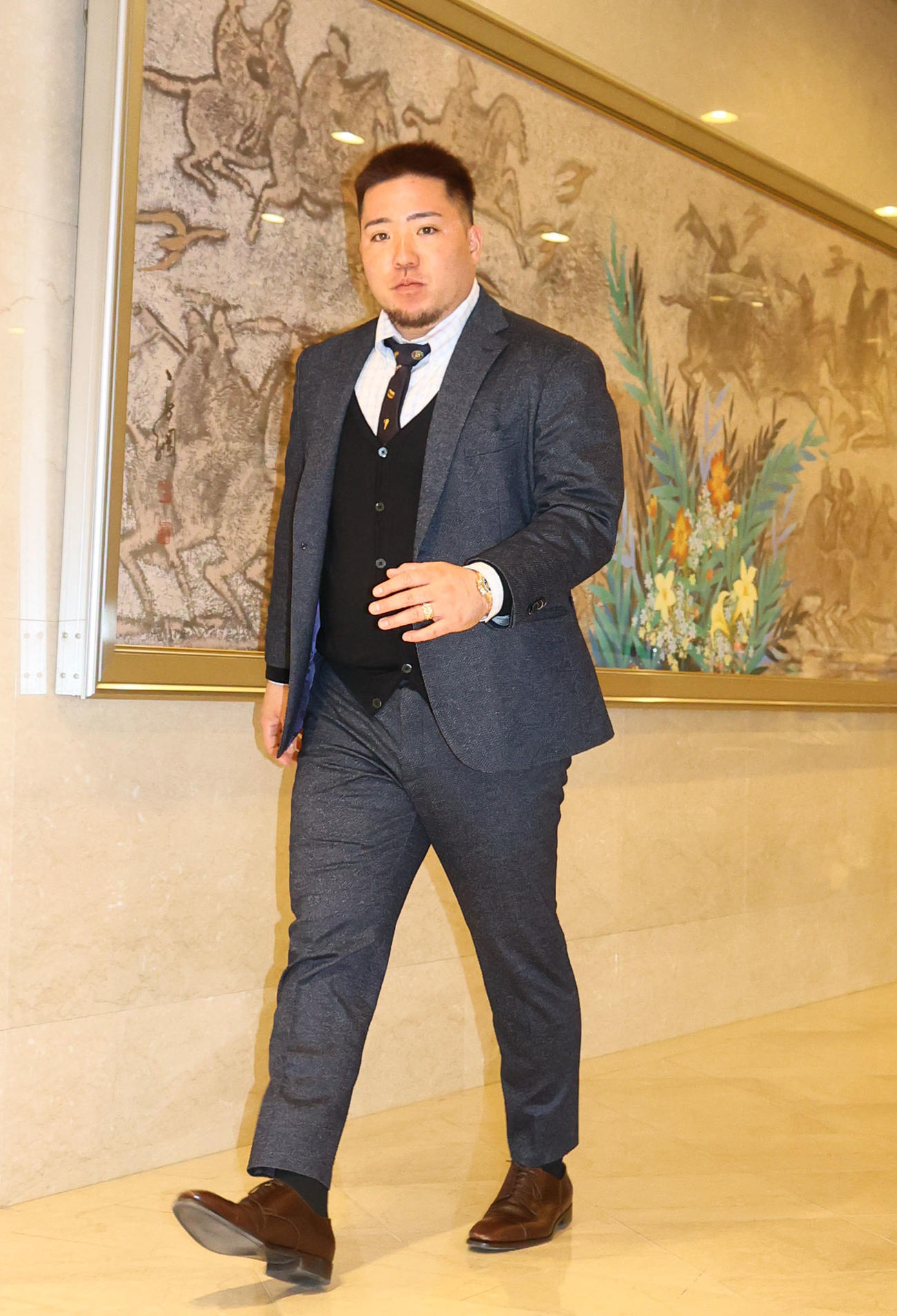 契約更改を終え会見に臨む山川（撮影・鬼束羽瑠菜）