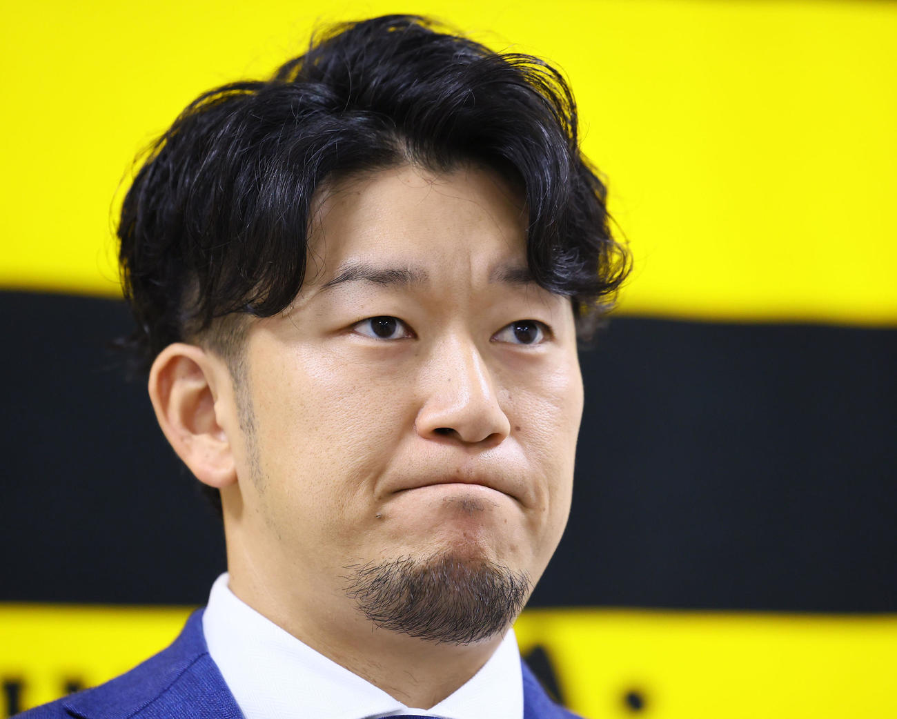 複数年契約最終年の更改を終え、厳しい表情を見せた阪神岩貞（撮影・藤尾明華）