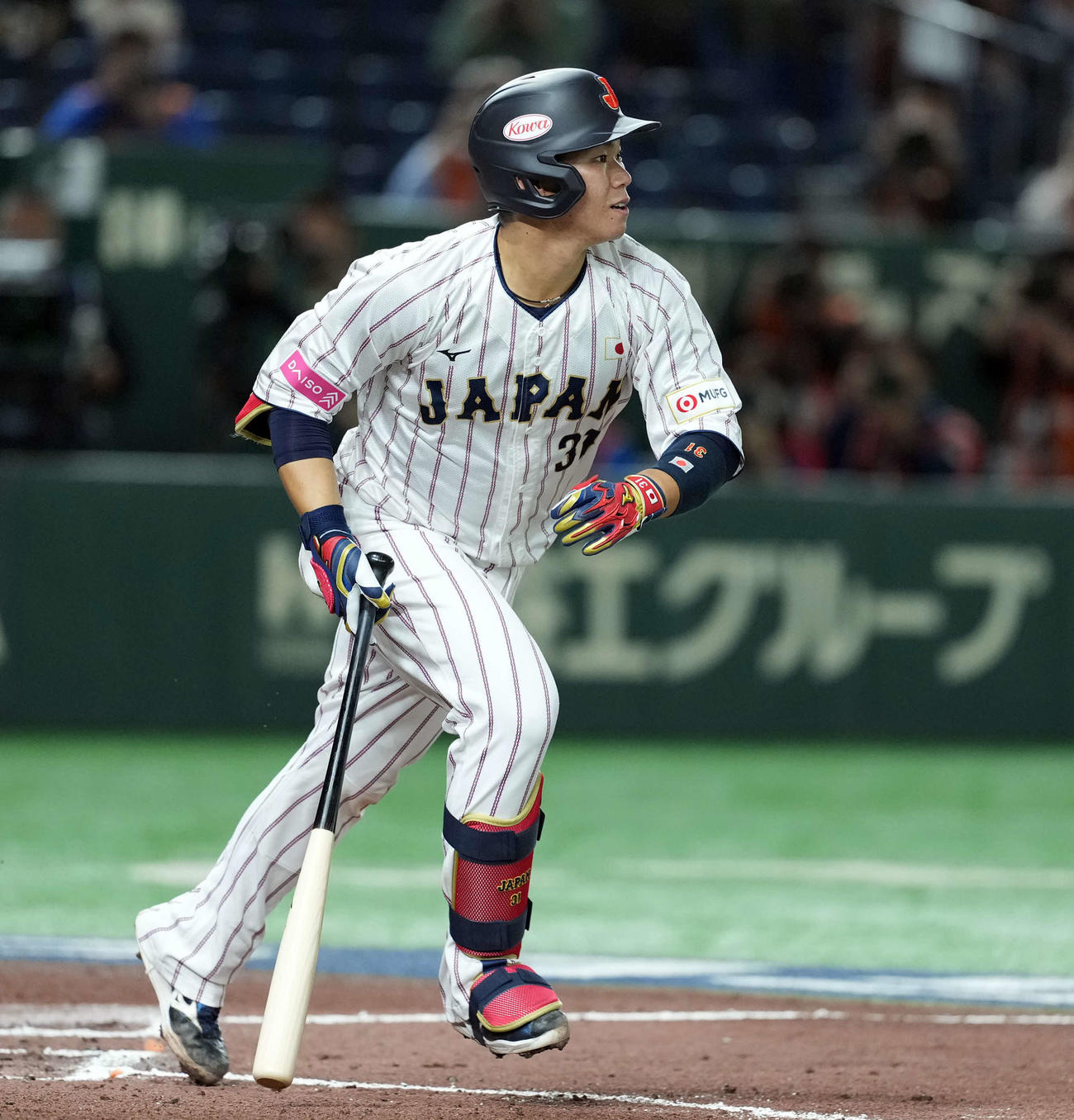 日本対ベネズエラ　6回裏日本1死、右越えにソロ本塁打を放つ坂倉（撮影・たえ見朱実）
