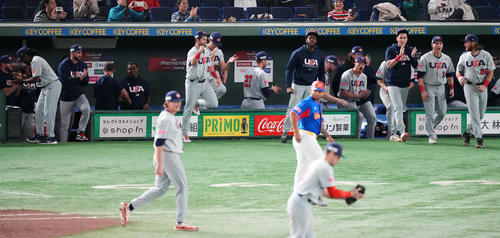 ベネズエラ対米国
ベネズエラに勝利し喜ぶ米国ナイン（撮影・鈴木みどり）